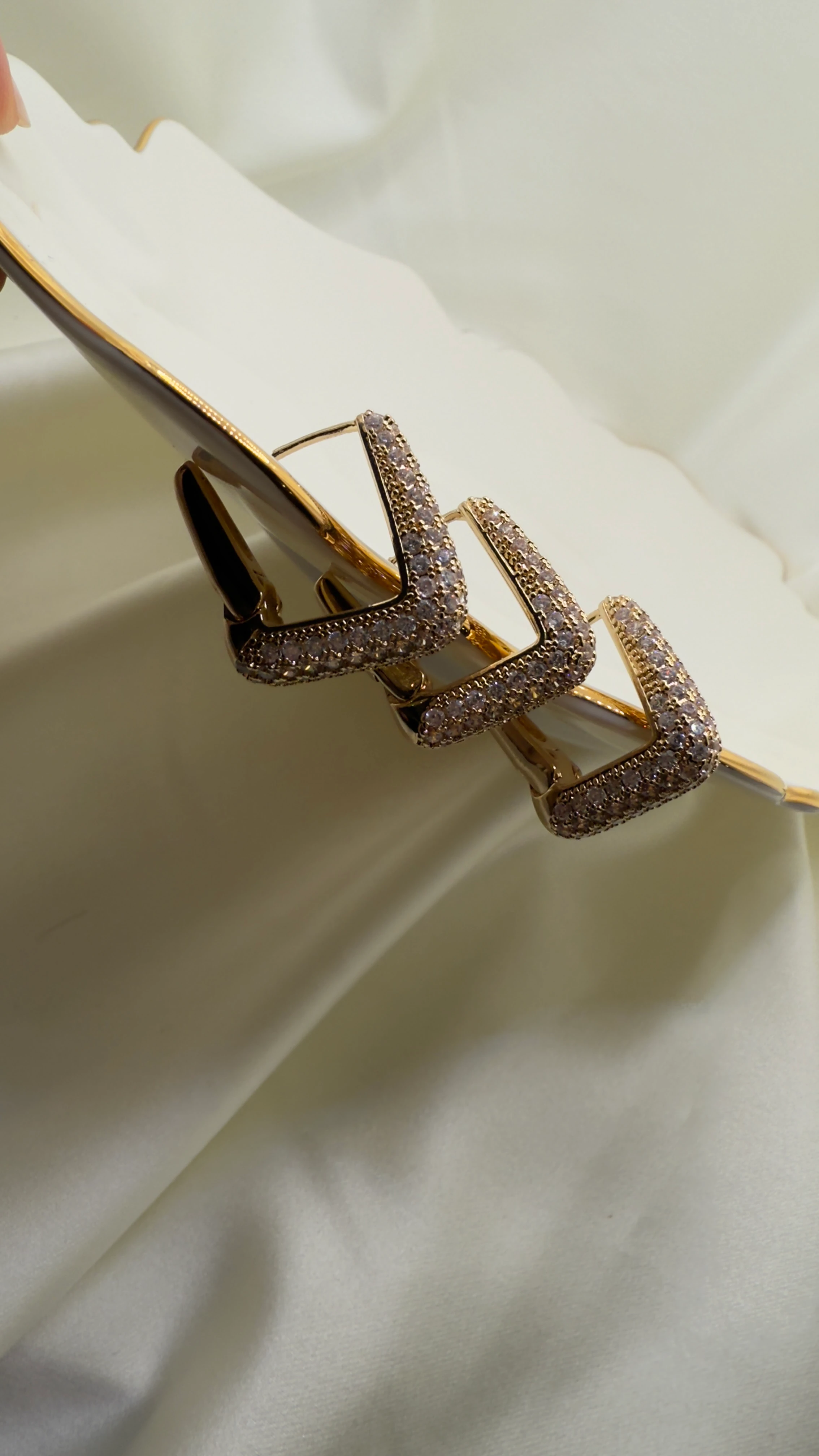 ZİRKON KARE KÜPE (2adet)