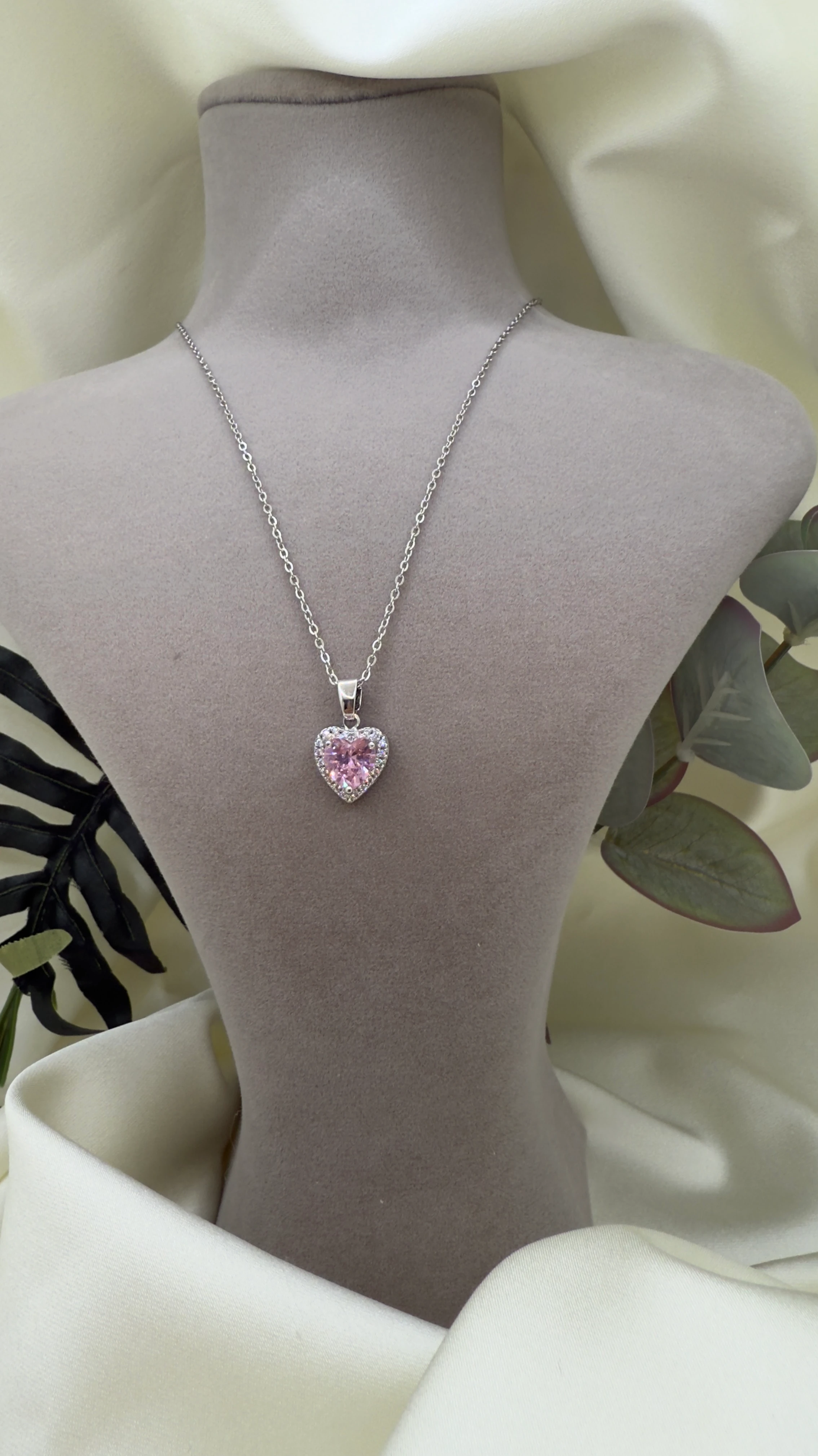 ÖZEL SERİ ROMANTİK PEMBE KALP DETAYLI SİLVER KOLYE 