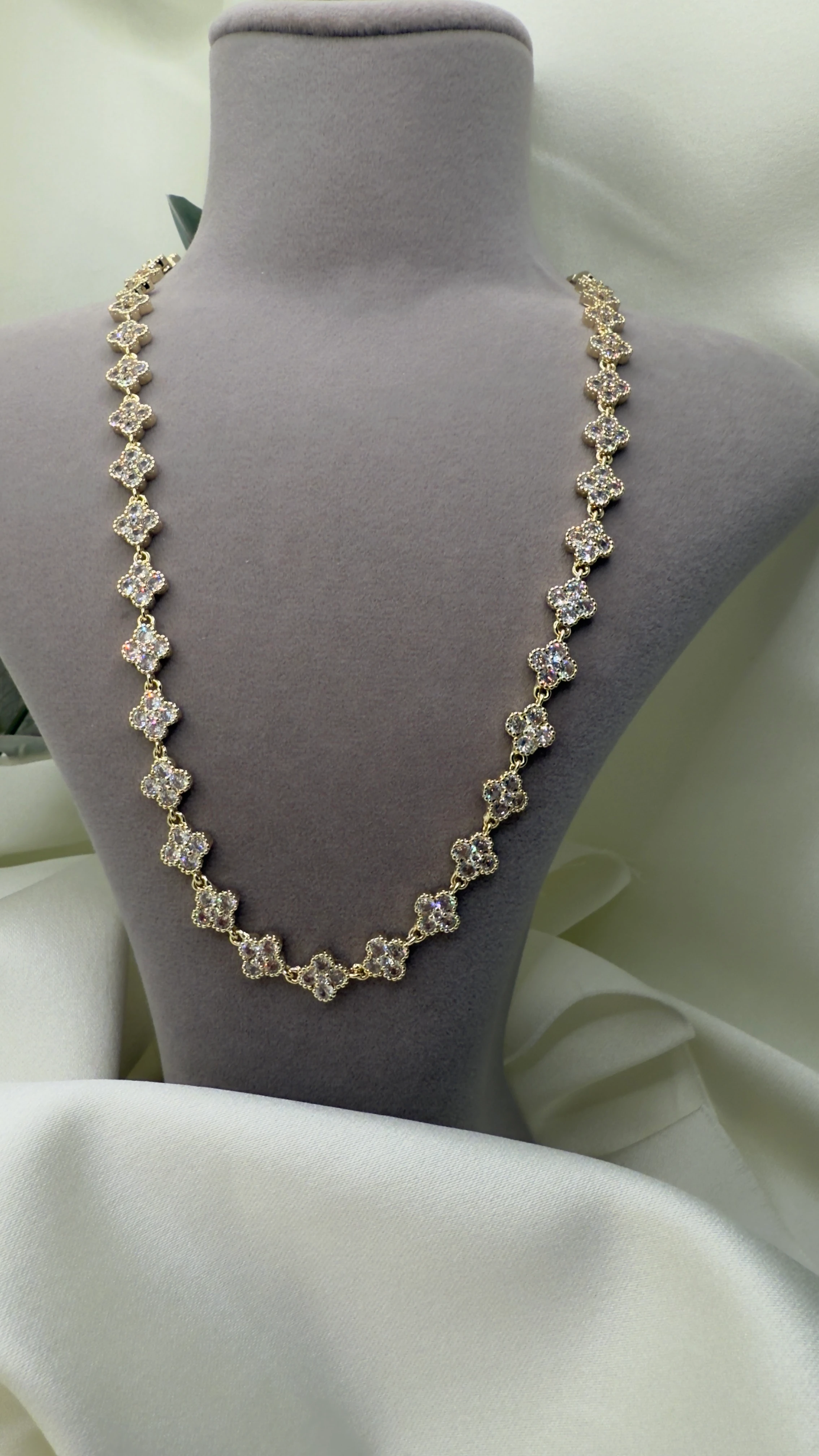 GOLD ZİRKON TAŞLI YONCA KOLYE 