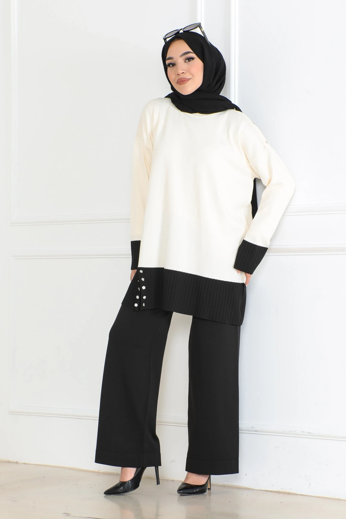 Örme Taşlı Takım Beyaz