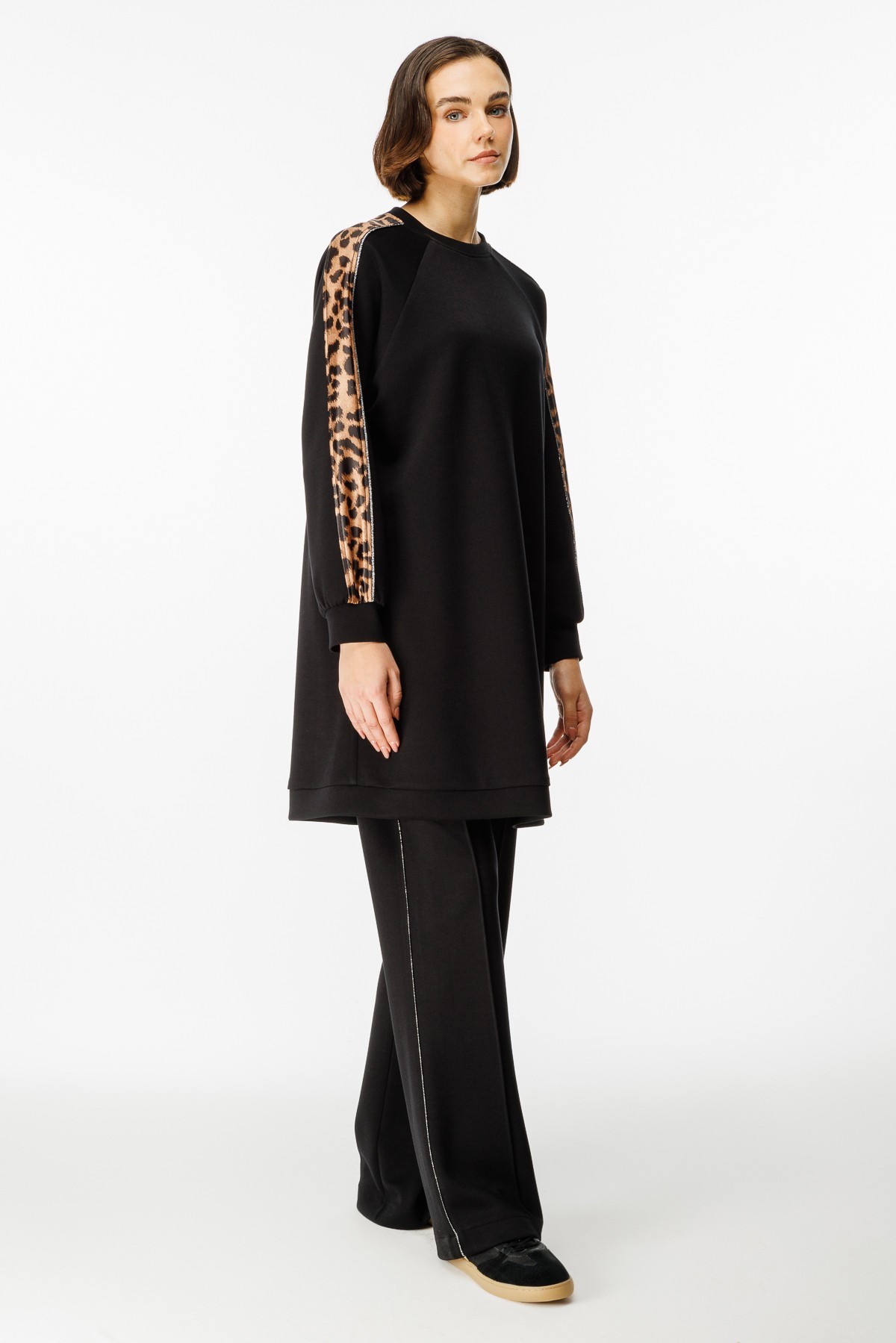 Leopar Sim Detaylı Takım Siyah