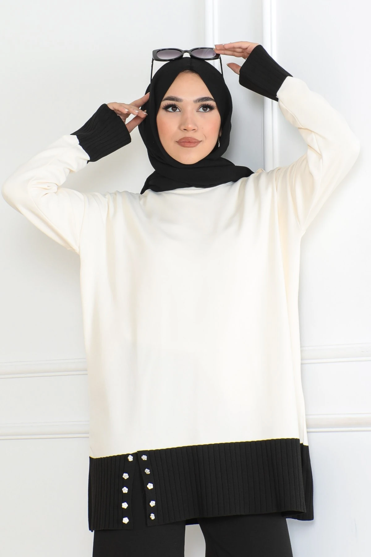 Örme Taşlı Takım Beyaz