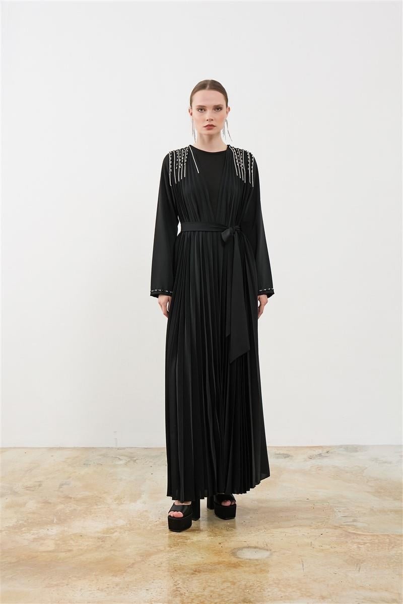 Minny Önü Pilise Detaylı Sarkık Taşlı Abaya-Siyah