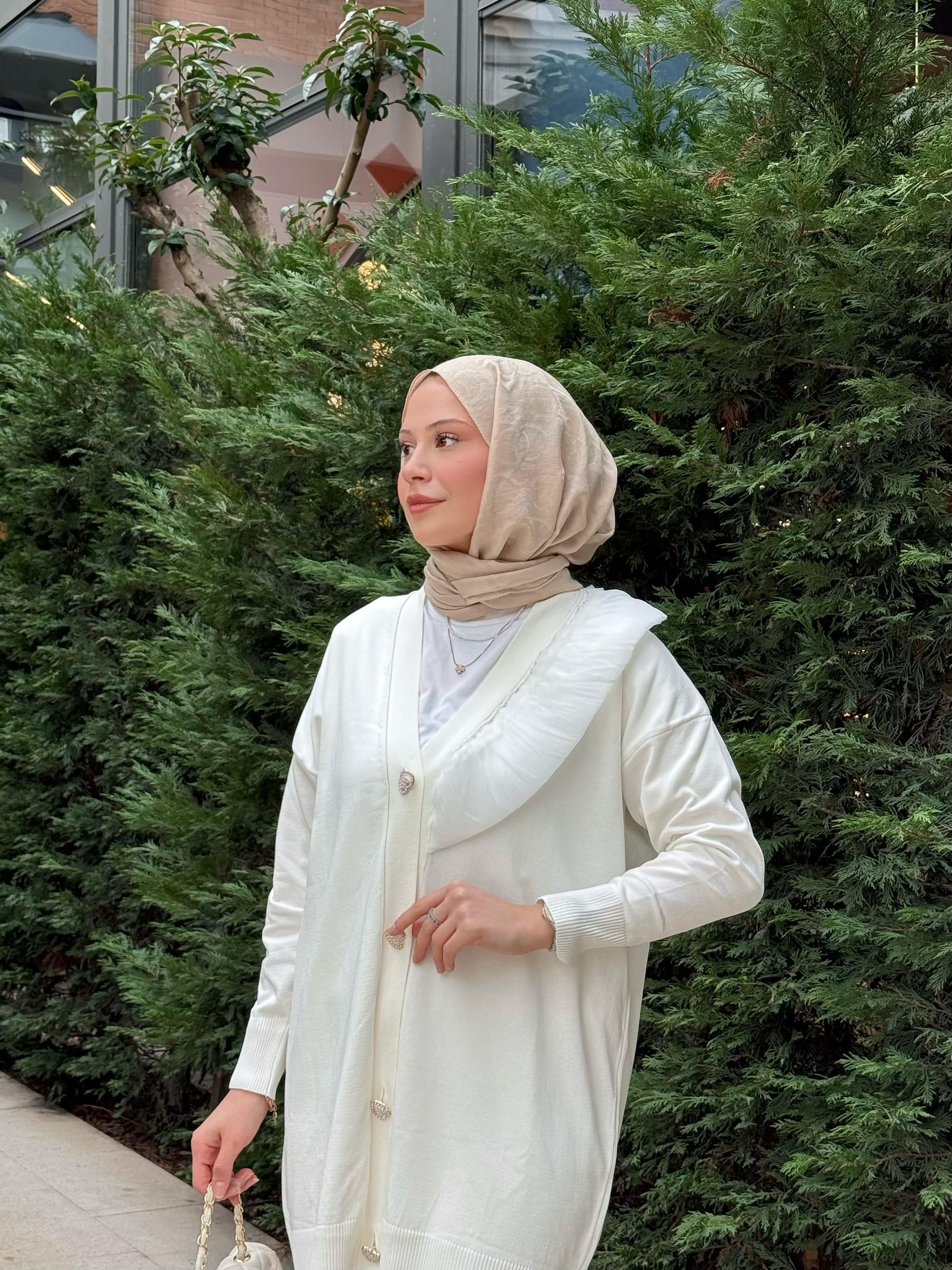 Kalp Düğmeli Hırka Beyaz