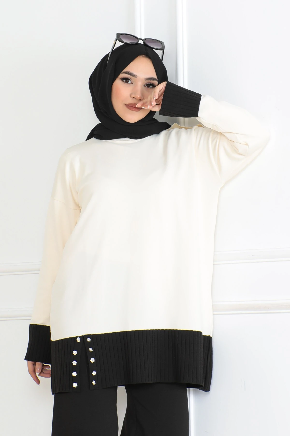 Örme Taşlı Takım Beyaz