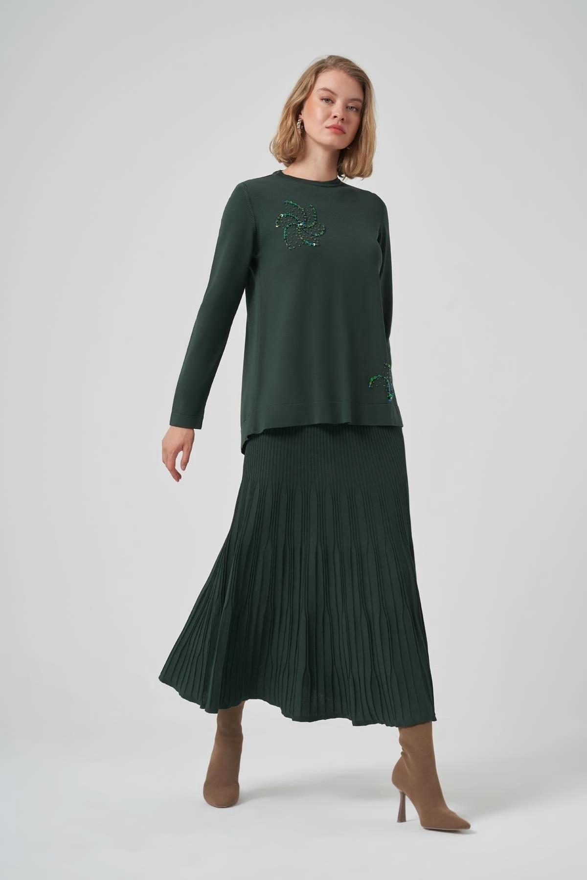 ÇİÇEK İŞLEMELİ NUSS MERSERİZE TAKIM