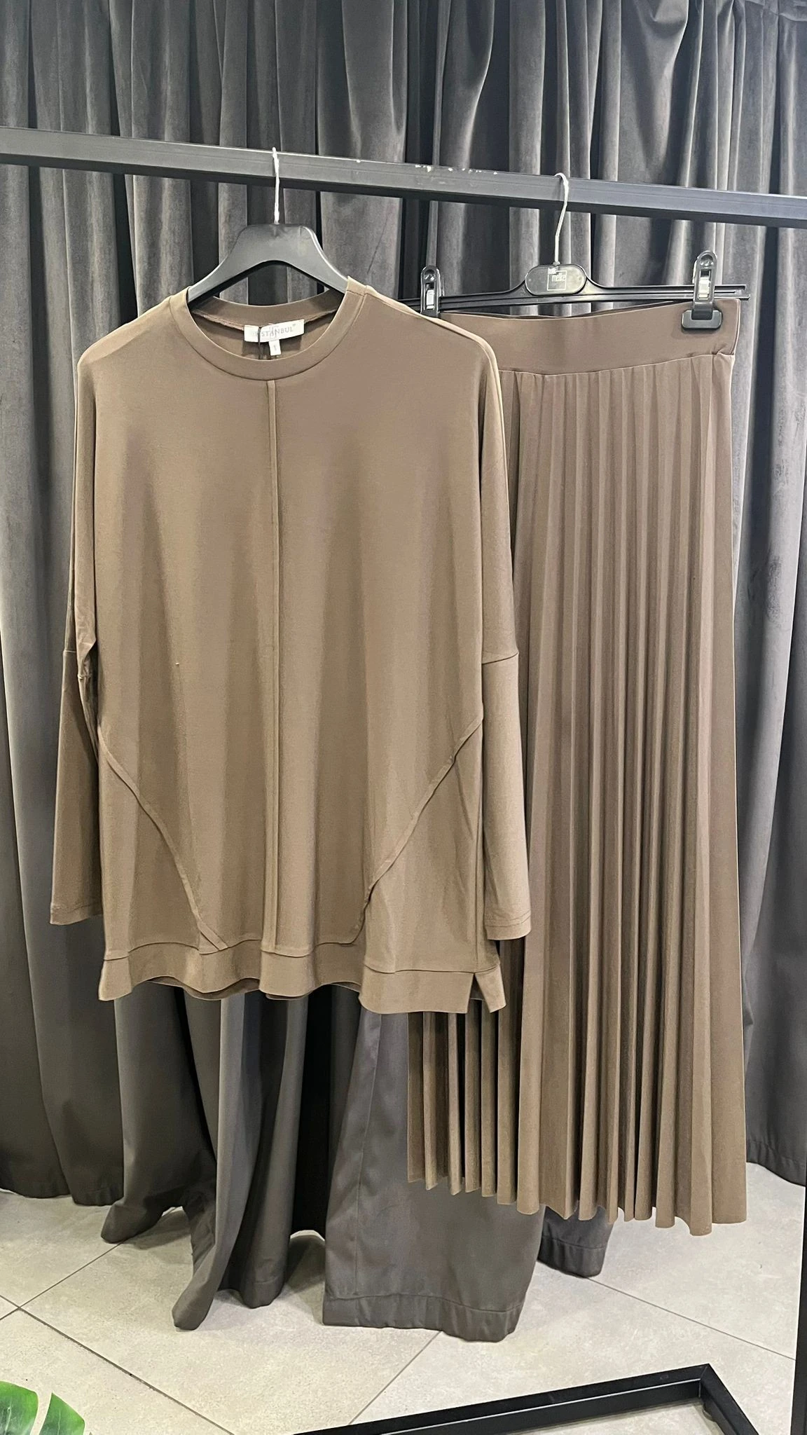 Ortadan Dikişli Etekli Takım Kahverengi