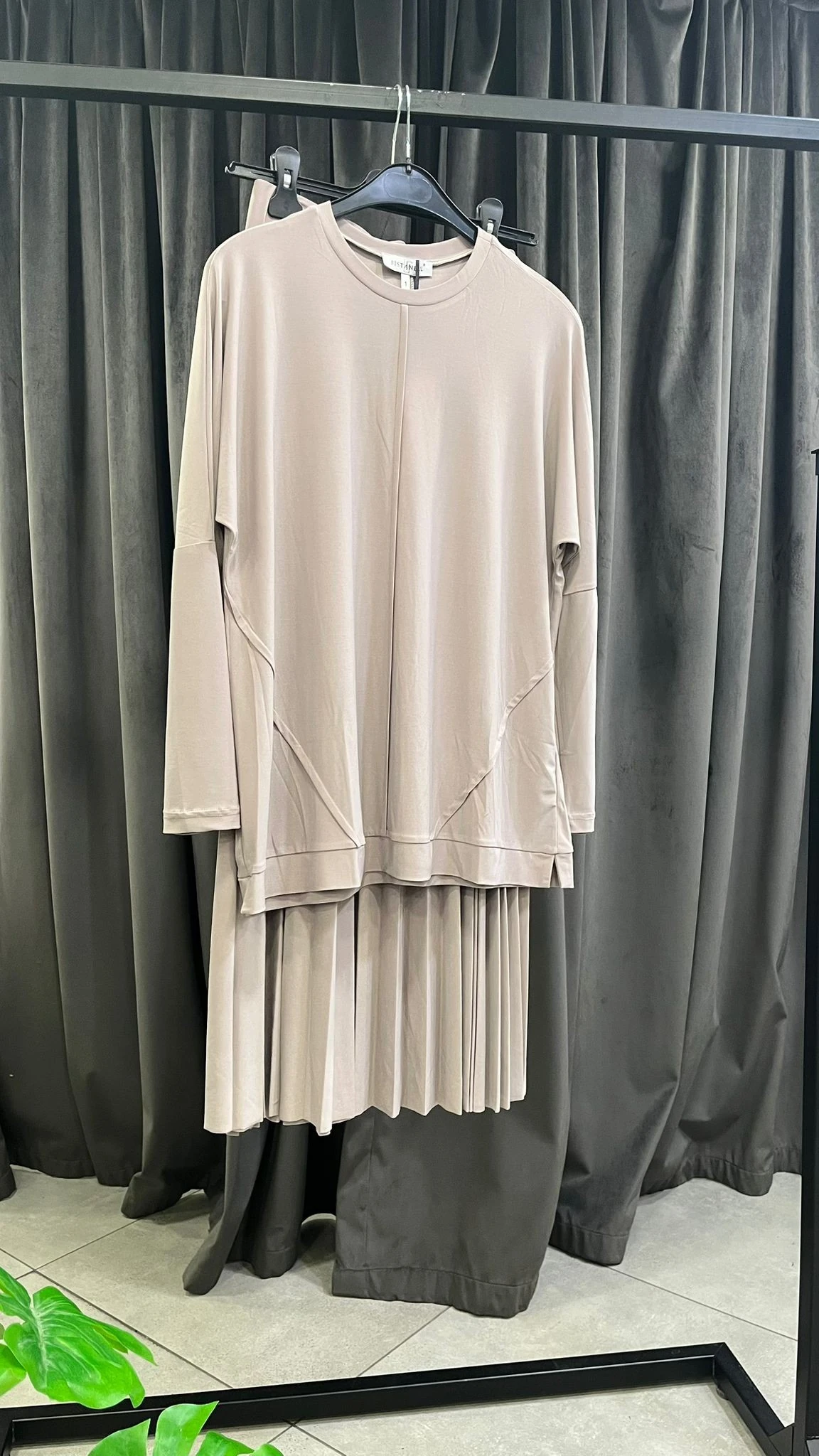 Ortadan Dikişli Etekli Takım Taş