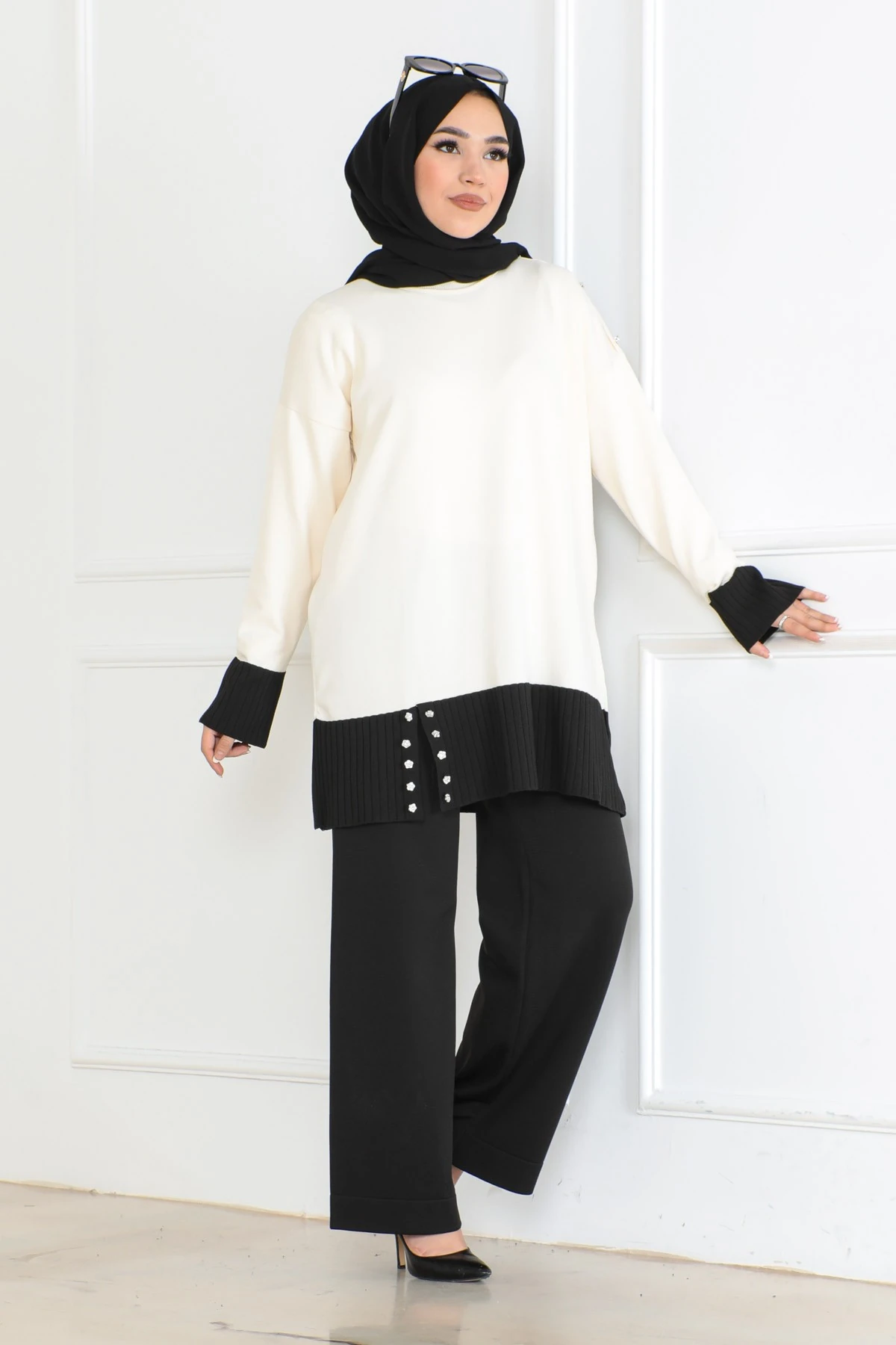 Örme Taşlı Takım Beyaz