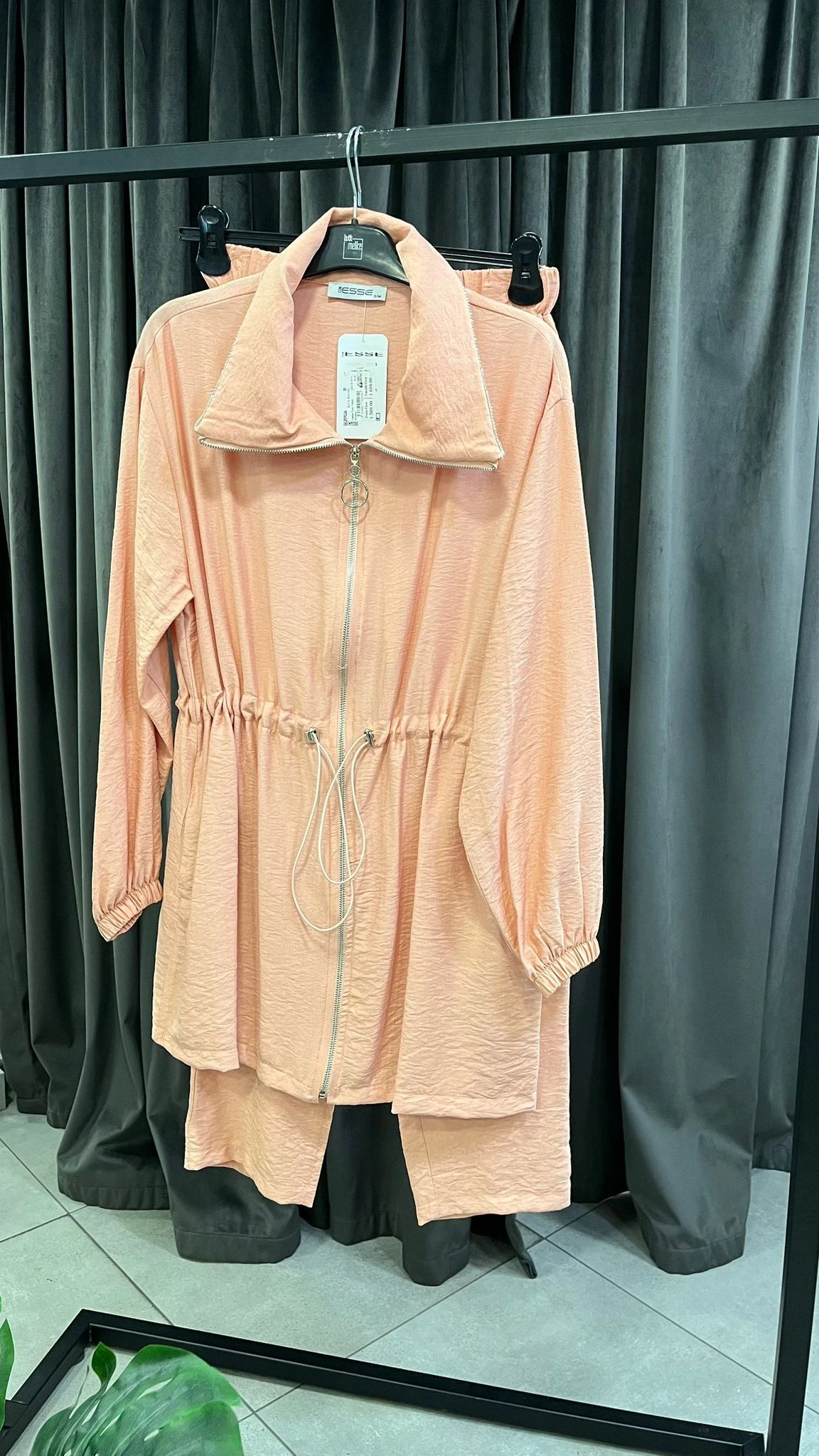 Yakası Taşlı Takım Somon