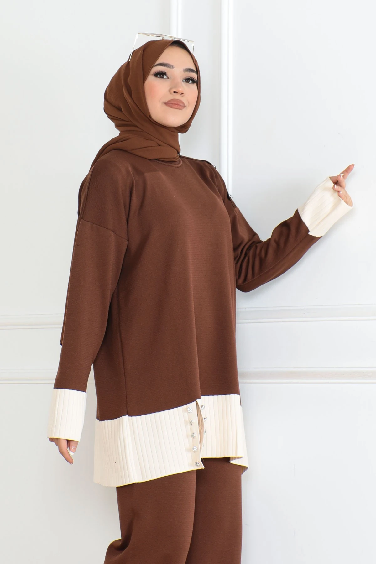 Örme Taşlı Takım Kahve