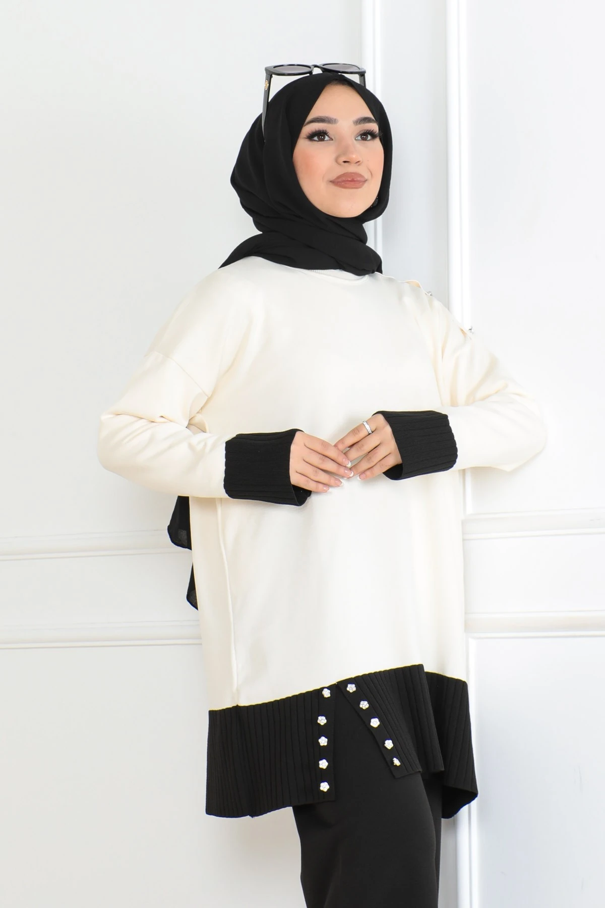 Örme Taşlı Takım Beyaz