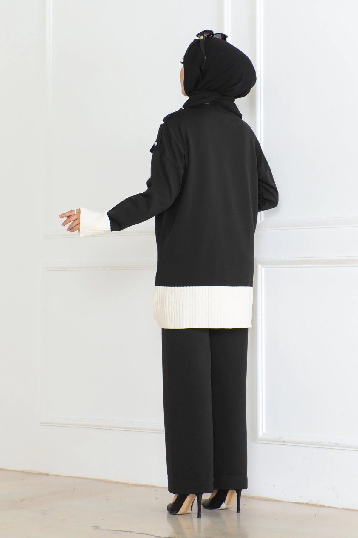 Örme Taşlı Takım Siyah