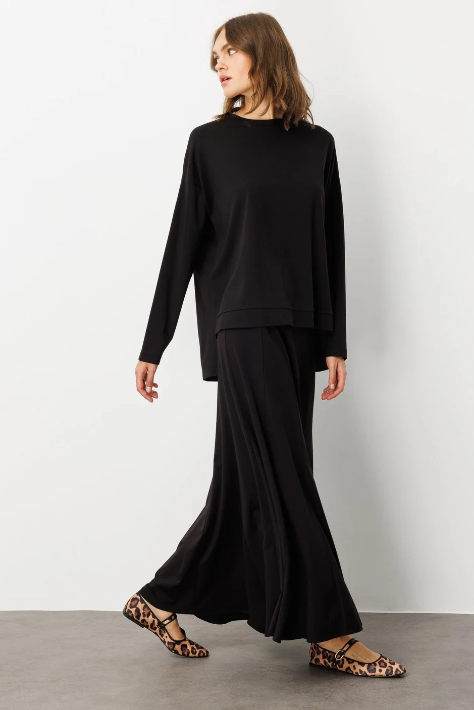 Mybch Örme Ekstra Dökümlü Yumuşak Dokulu Parçalı Etek Kombinli Zamansız Takım - SİYAH