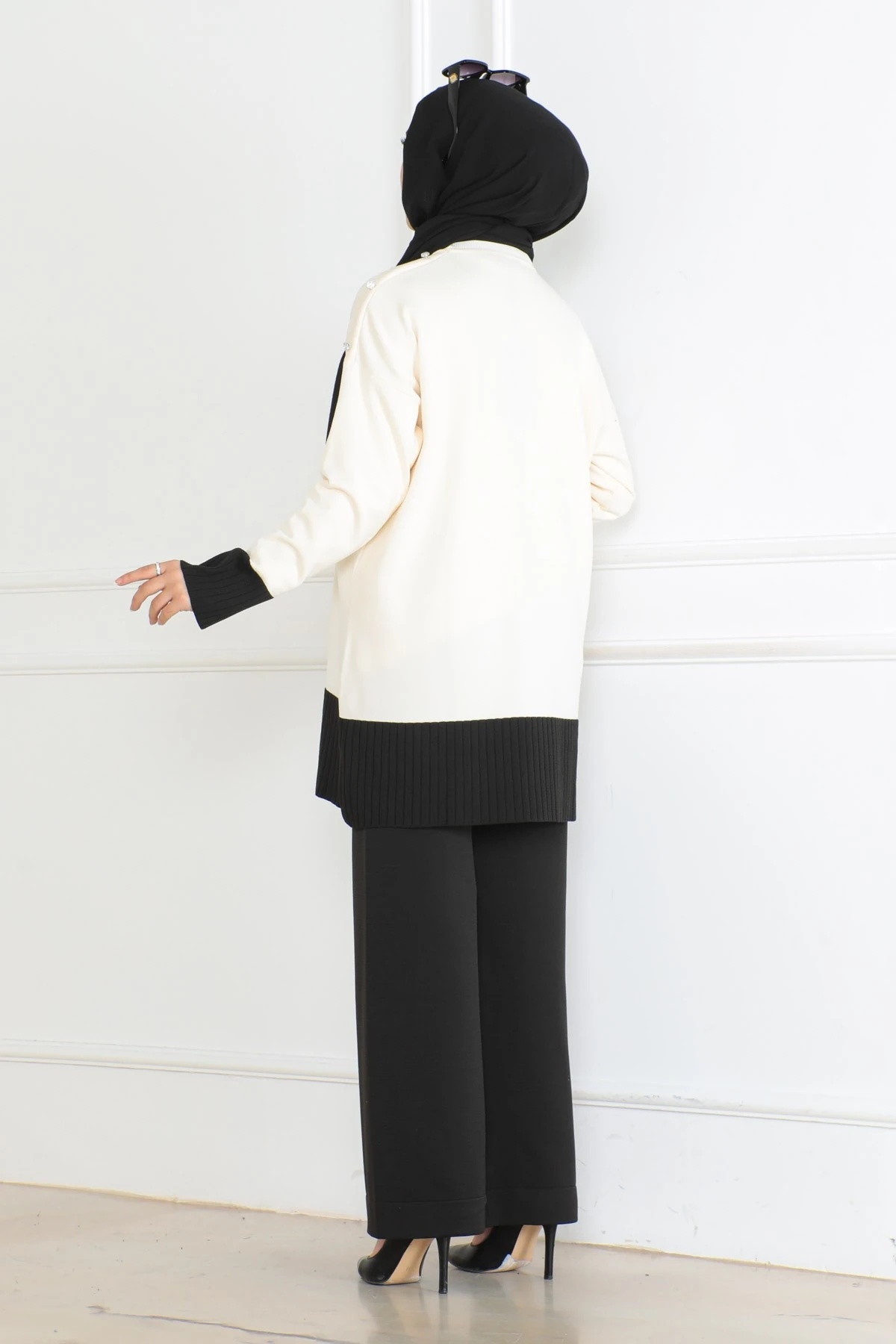 Örme Taşlı Takım Beyaz