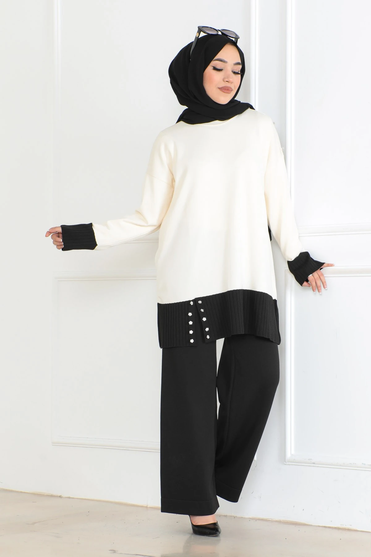 Örme Taşlı Takım Beyaz