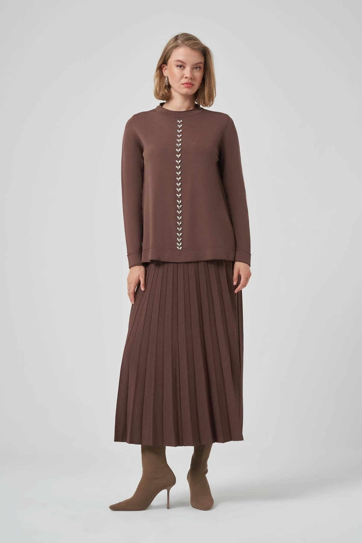 Nuss Taşlı Merserize Takım