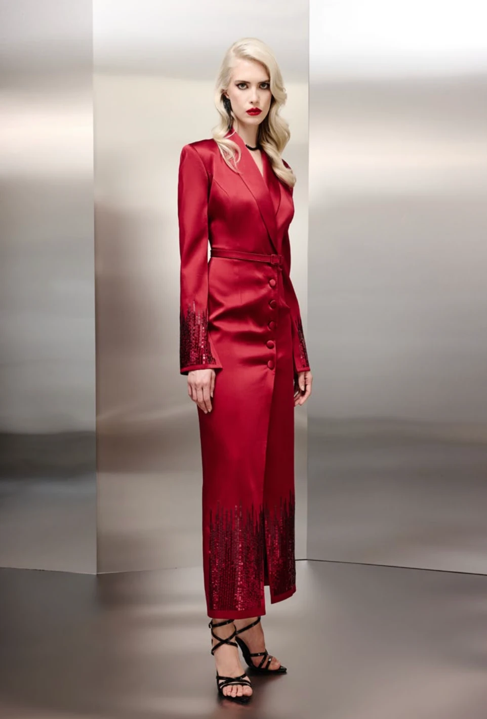 Kol Ve Etek Ucu Nakiş Detayli Saten Elbise