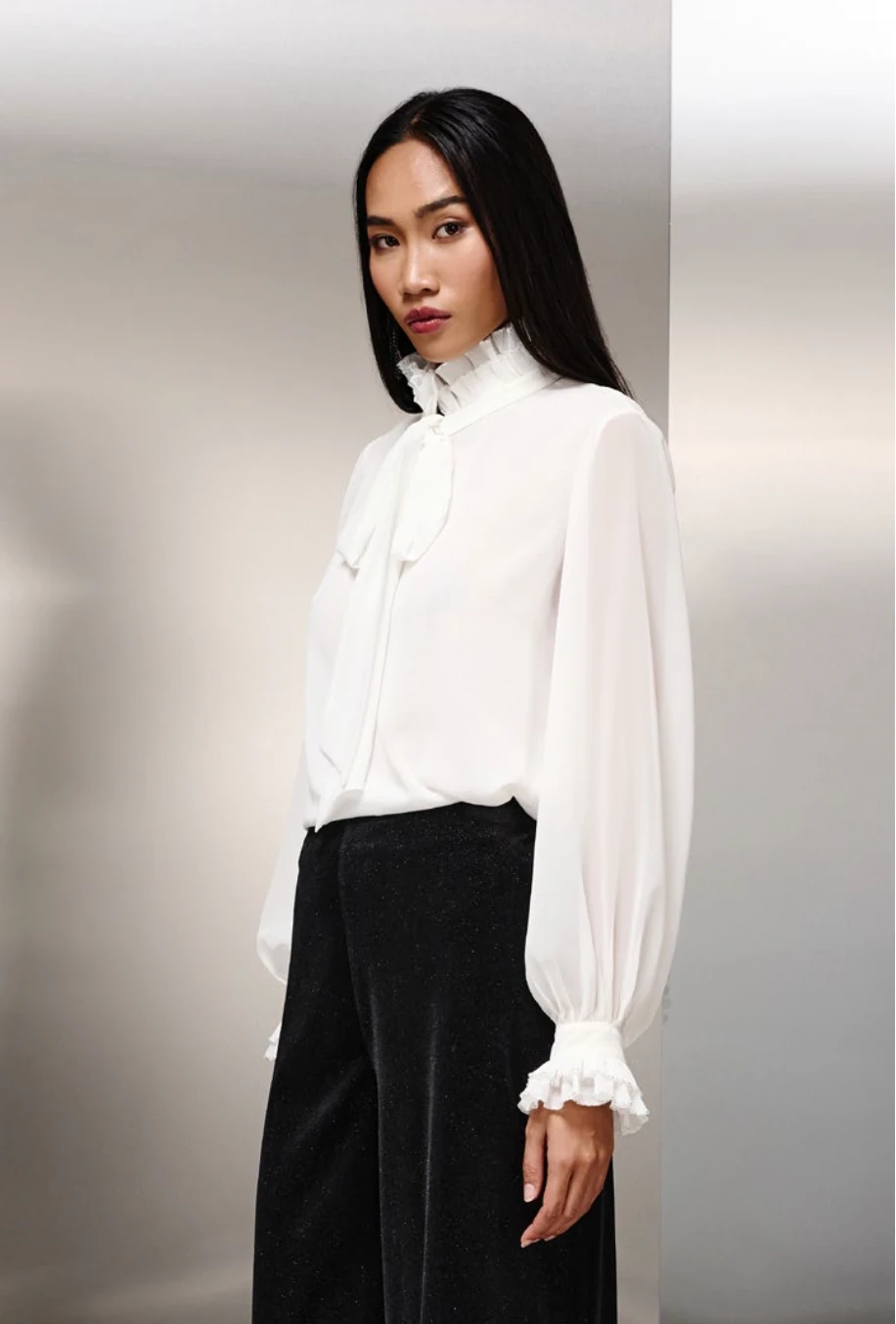 Yaka Manşetli Firfirli Bluz