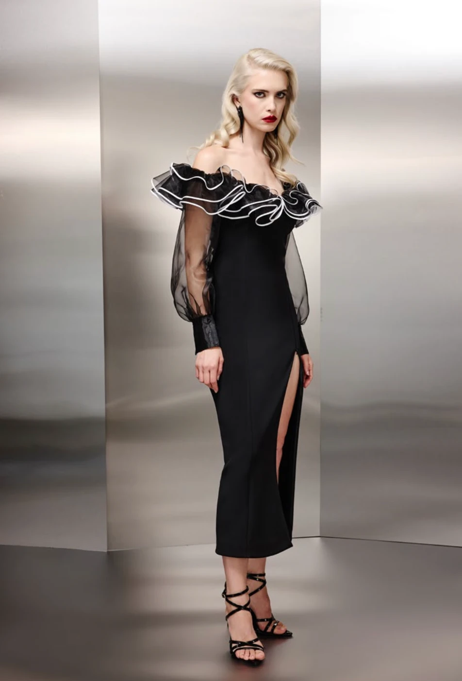 Volan Detayli Tasarim Elbise