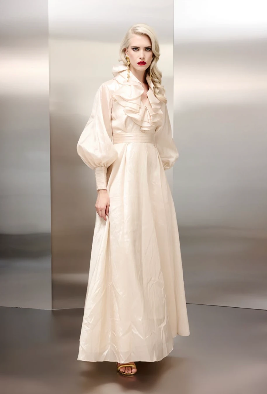 Volan Detayli Tasarim Elbi̇se