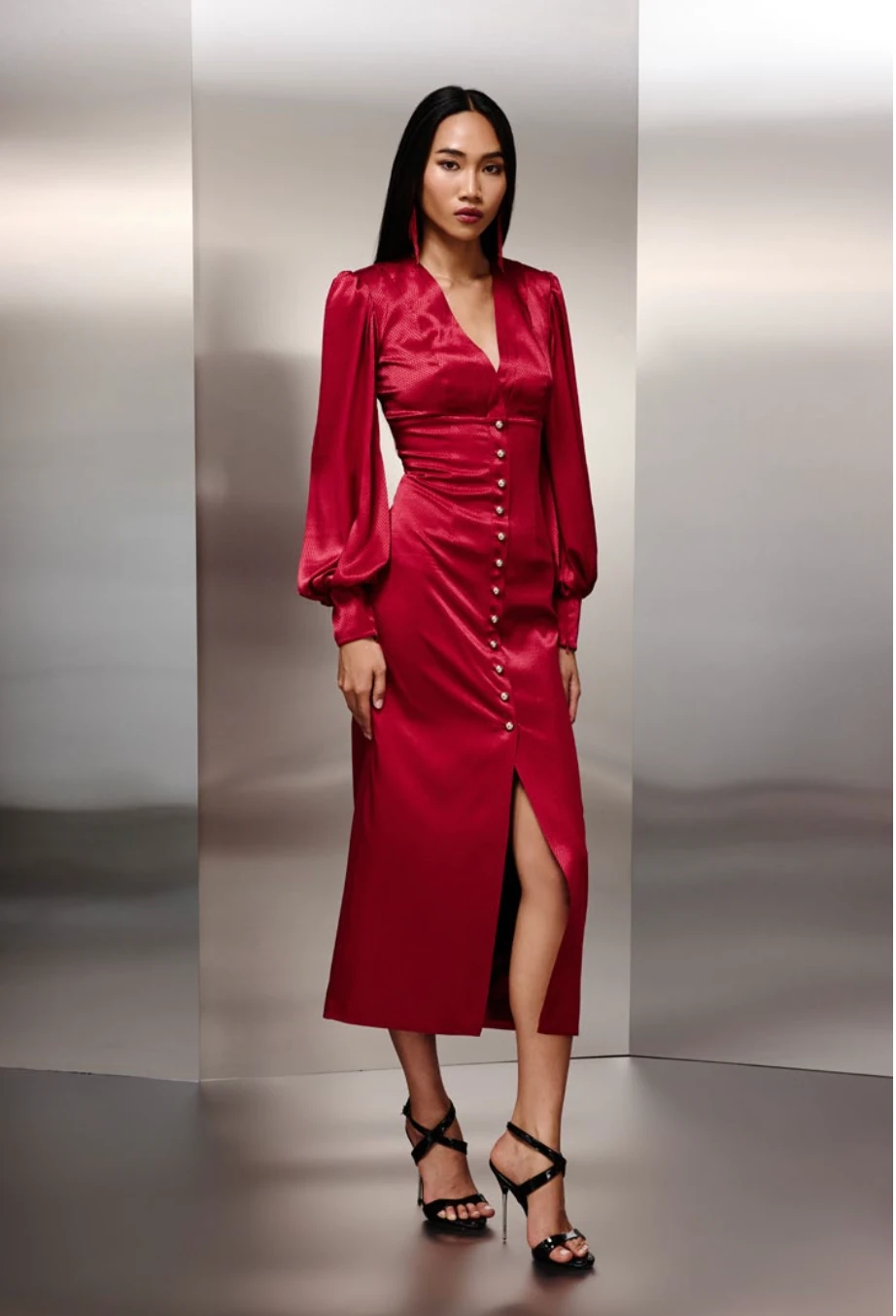 Küçük Puan Satenli̇ Düğme Detayli Elbi̇se