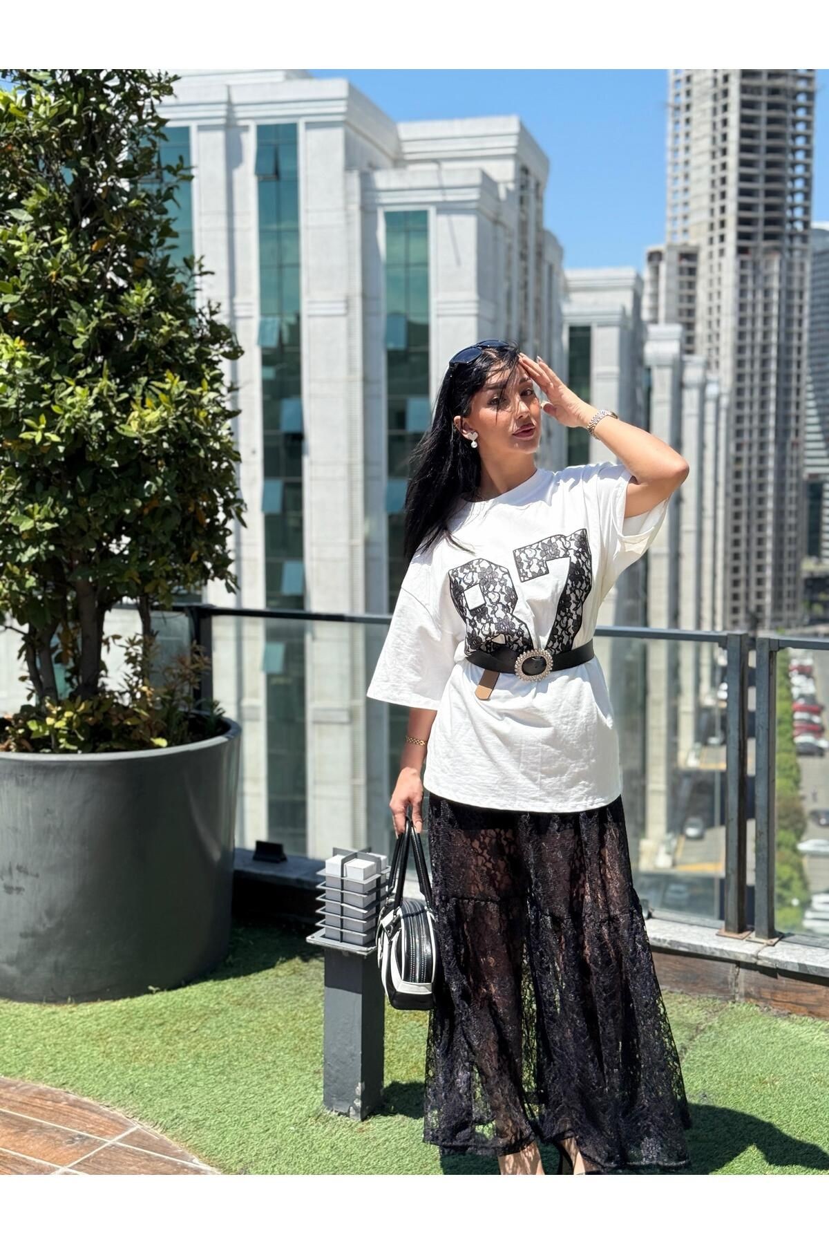 Kadın Siyah Dantel Detaylı Oversize T-shirt Ve Astarsız Dantel Etek Alt/üst Takım