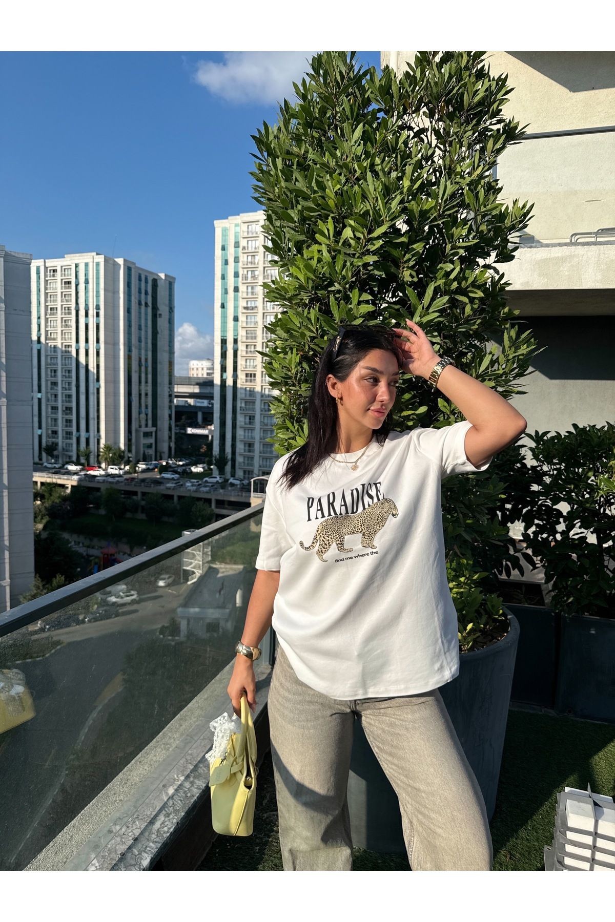 Kadın Beyaz Paradise Leopar Baskılı Kısa Kol Relax Fit Rahat Kesim Regular T-shirt
