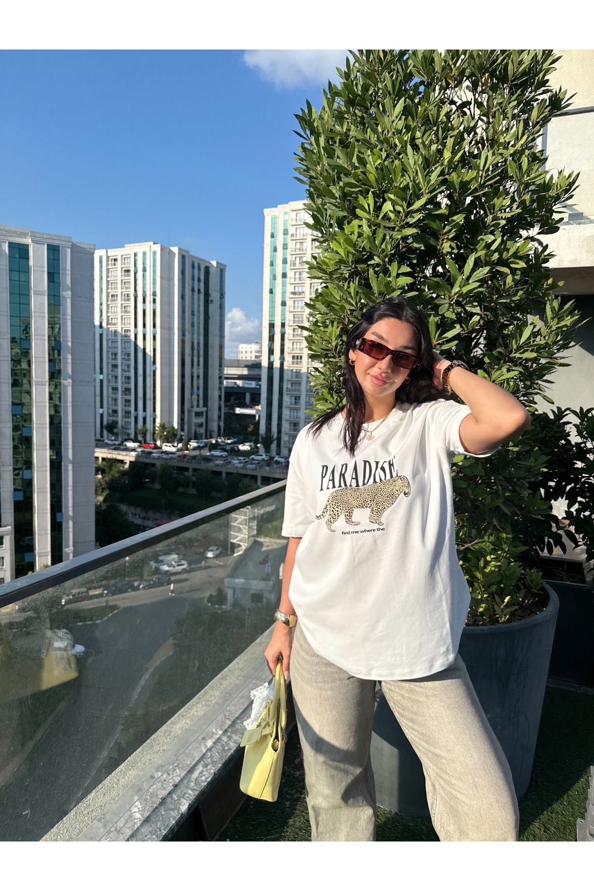 Kadın Beyaz Paradise Leopar Baskılı Kısa Kol Relax Fit Rahat Kesim Regular T-shirt