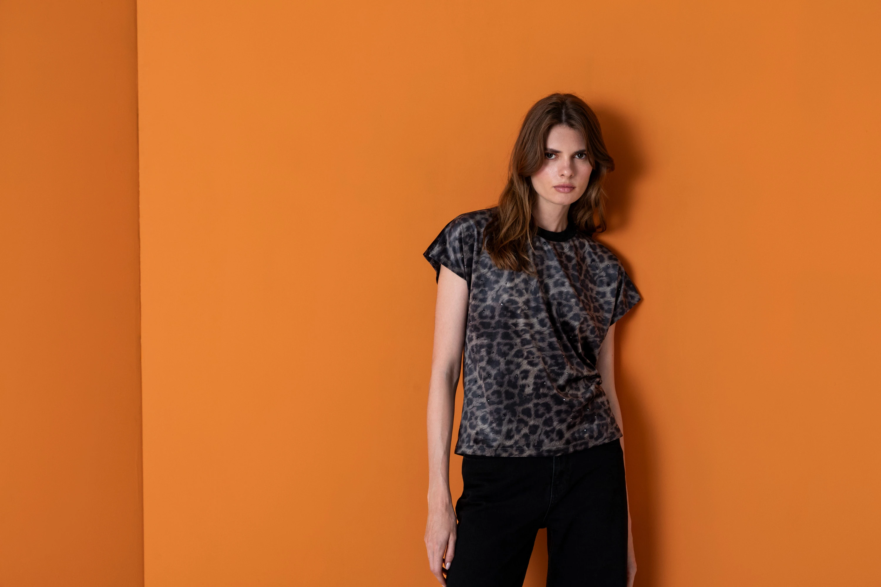 26KB011 LEOPAR BASKILI KADİFE BLUZ