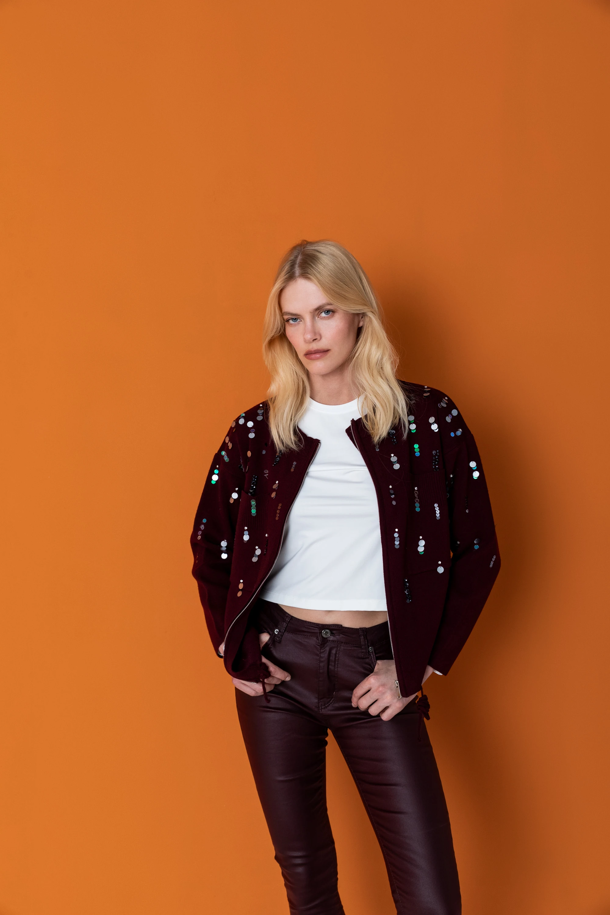 26KR010 İŞLEMELİ TRİKO BOMBER