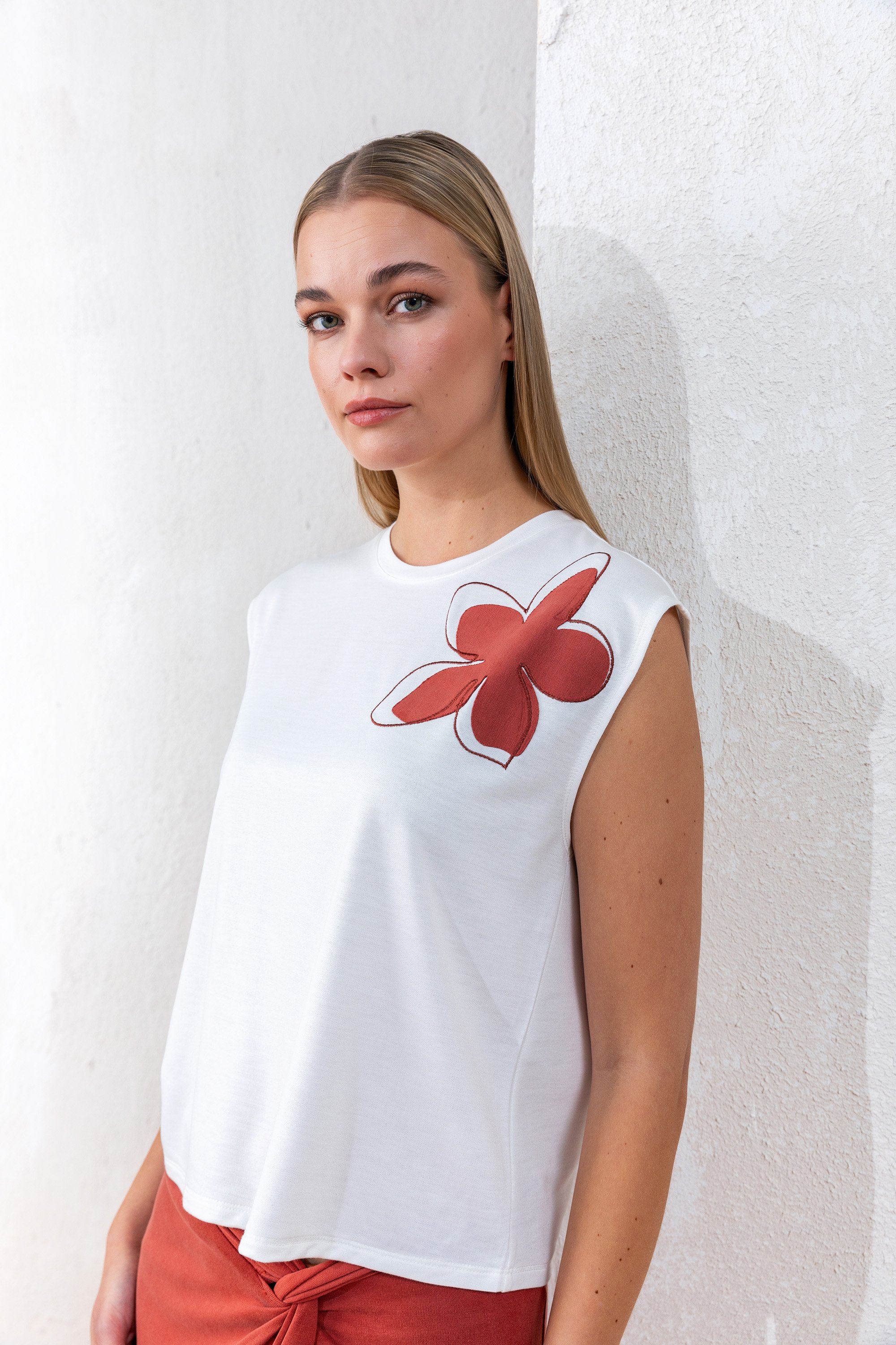 25YT070 APLİKELİ TSHIRT