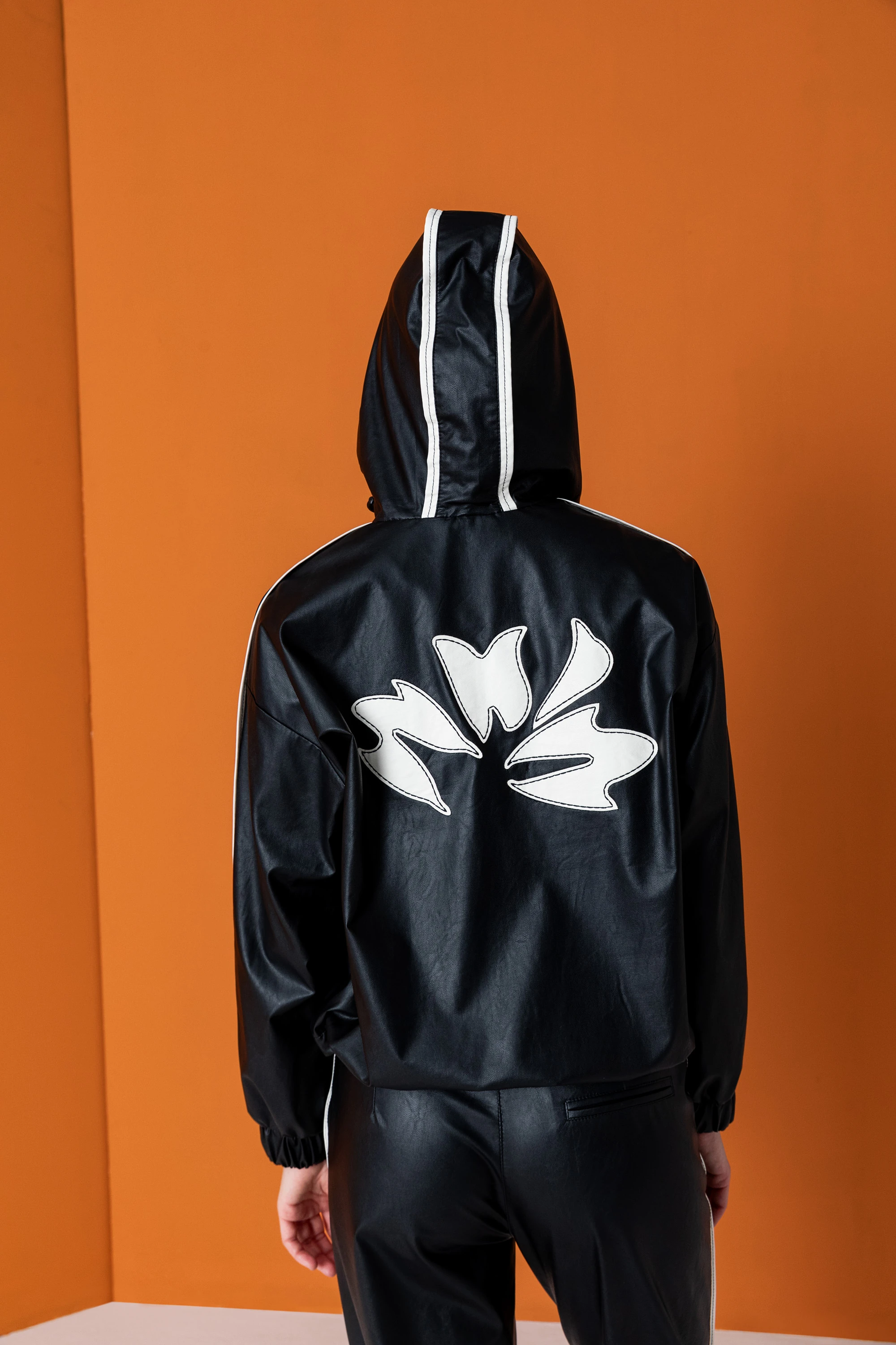 26KS014 NAKIŞLI DERİ SWEAT 