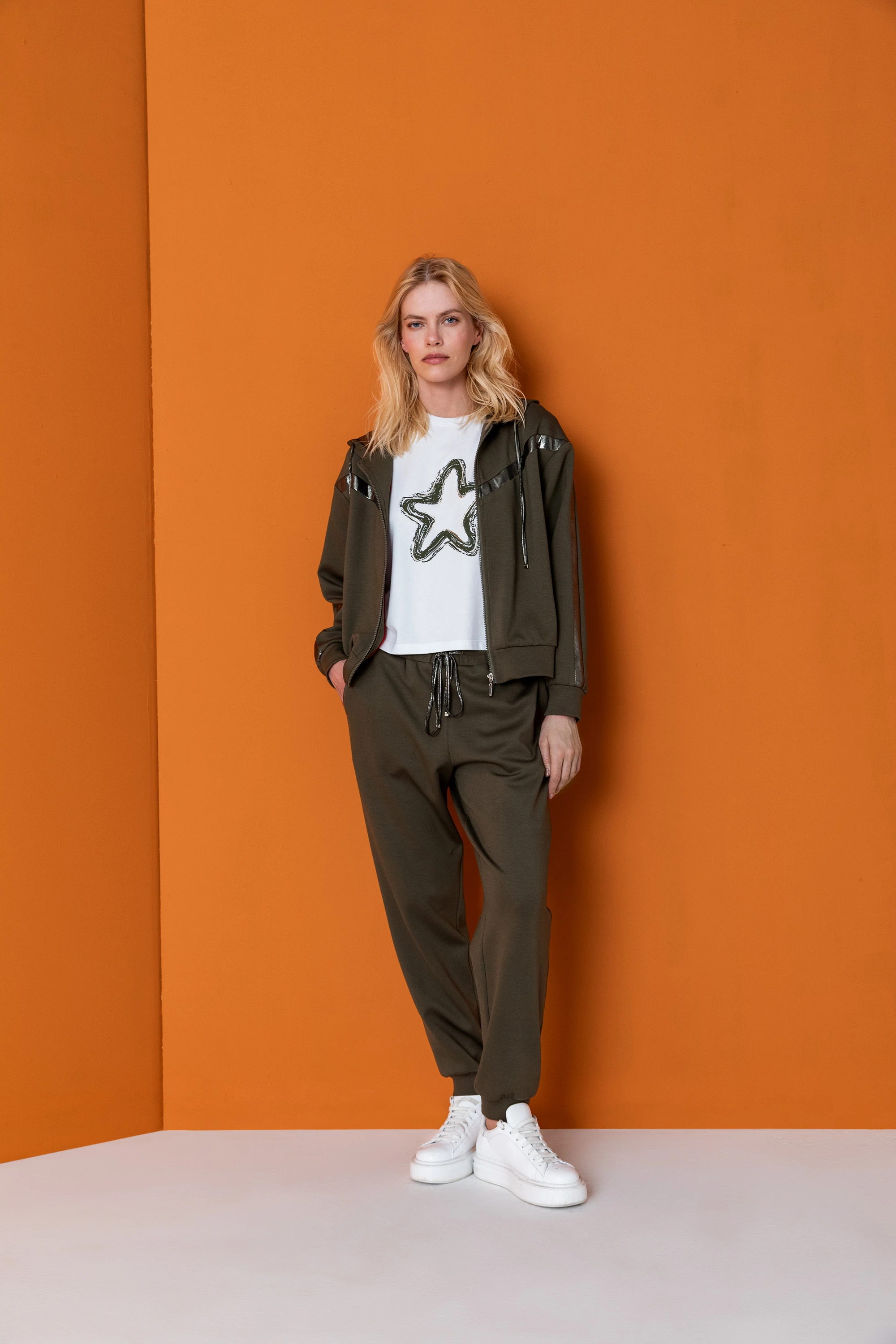 26KM005 KAPÜŞONLU MONT