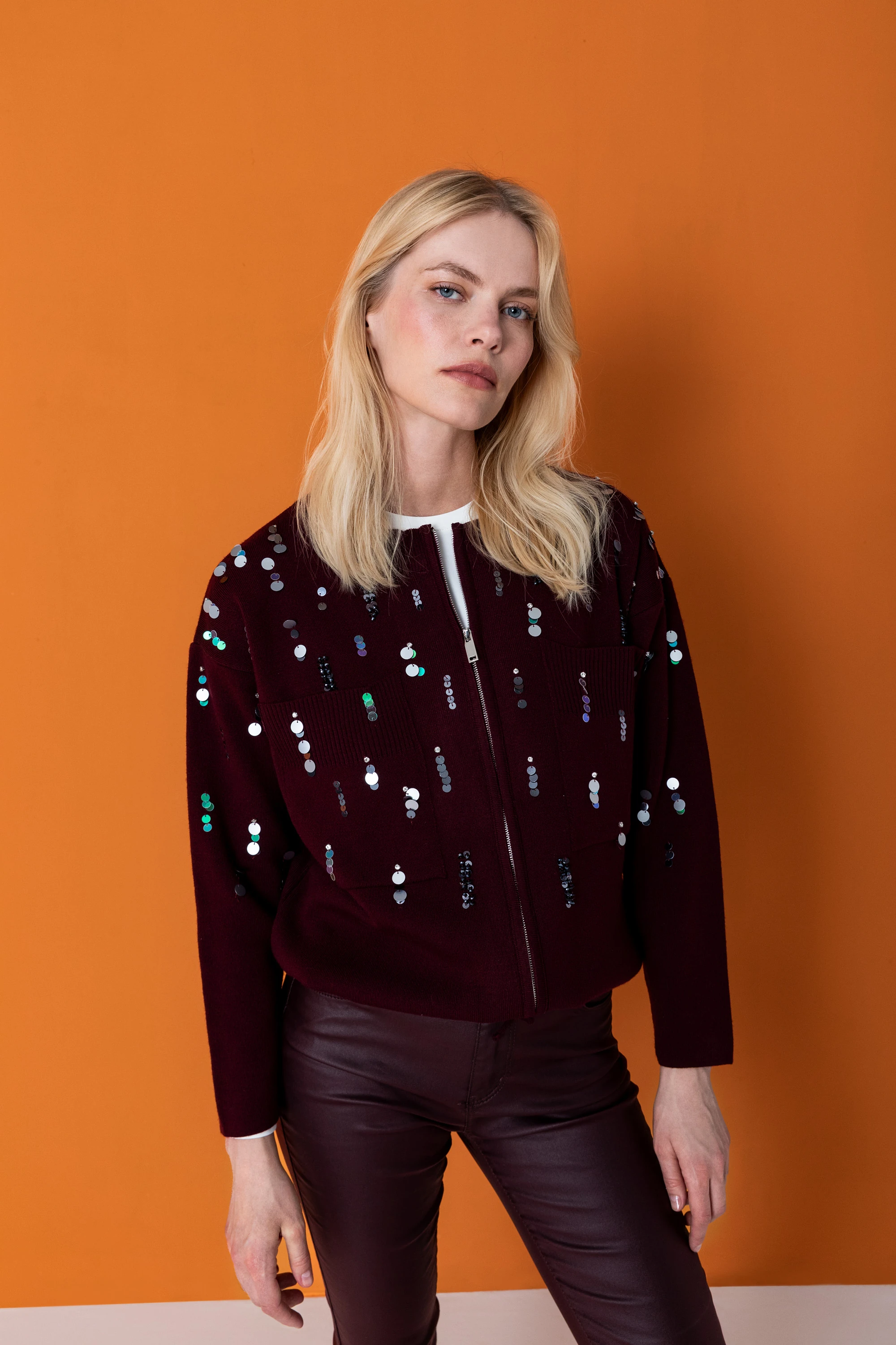 26KR010 İŞLEMELİ TRİKO BOMBER