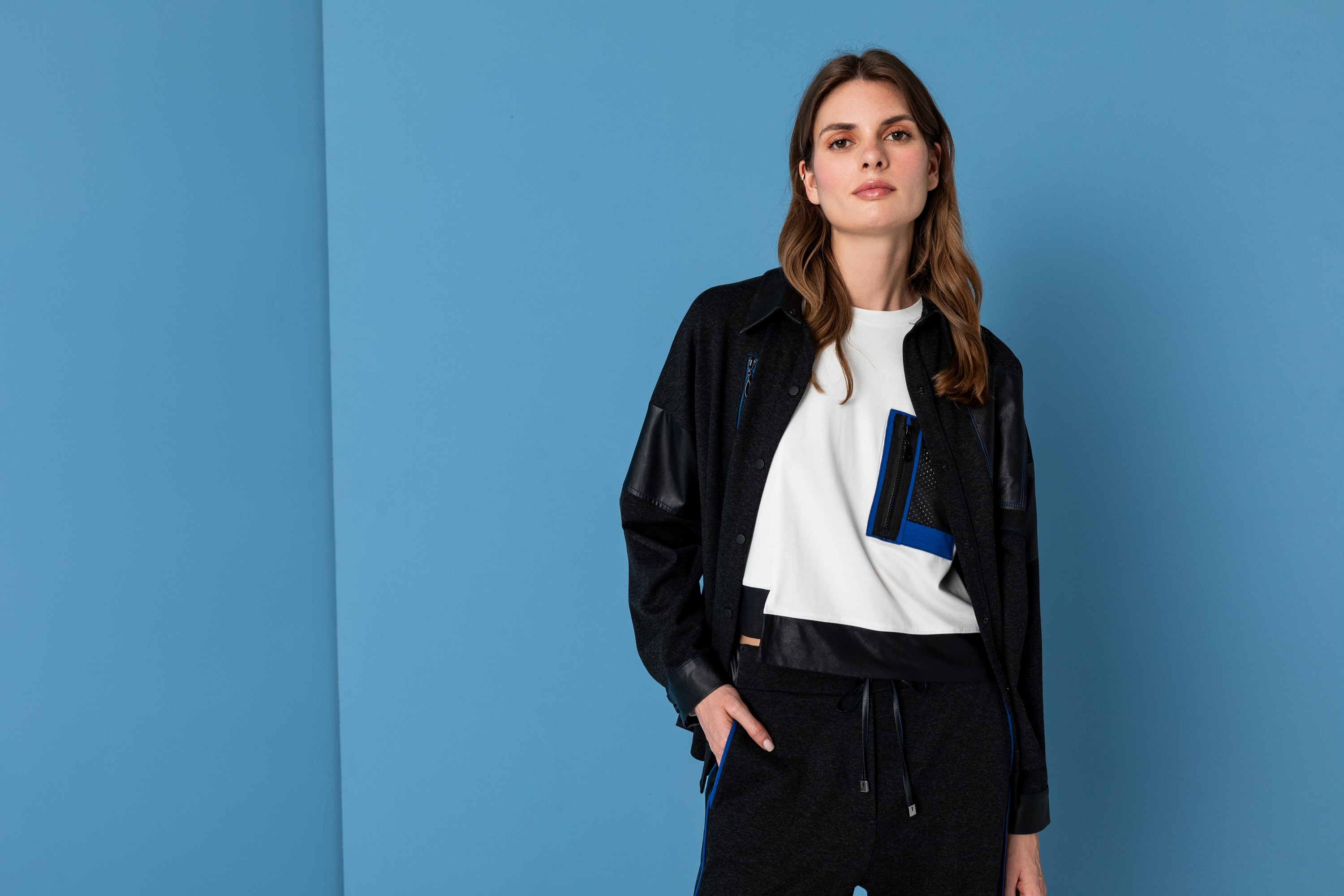 26KT016 CEP DETAYLI T-SHIRT