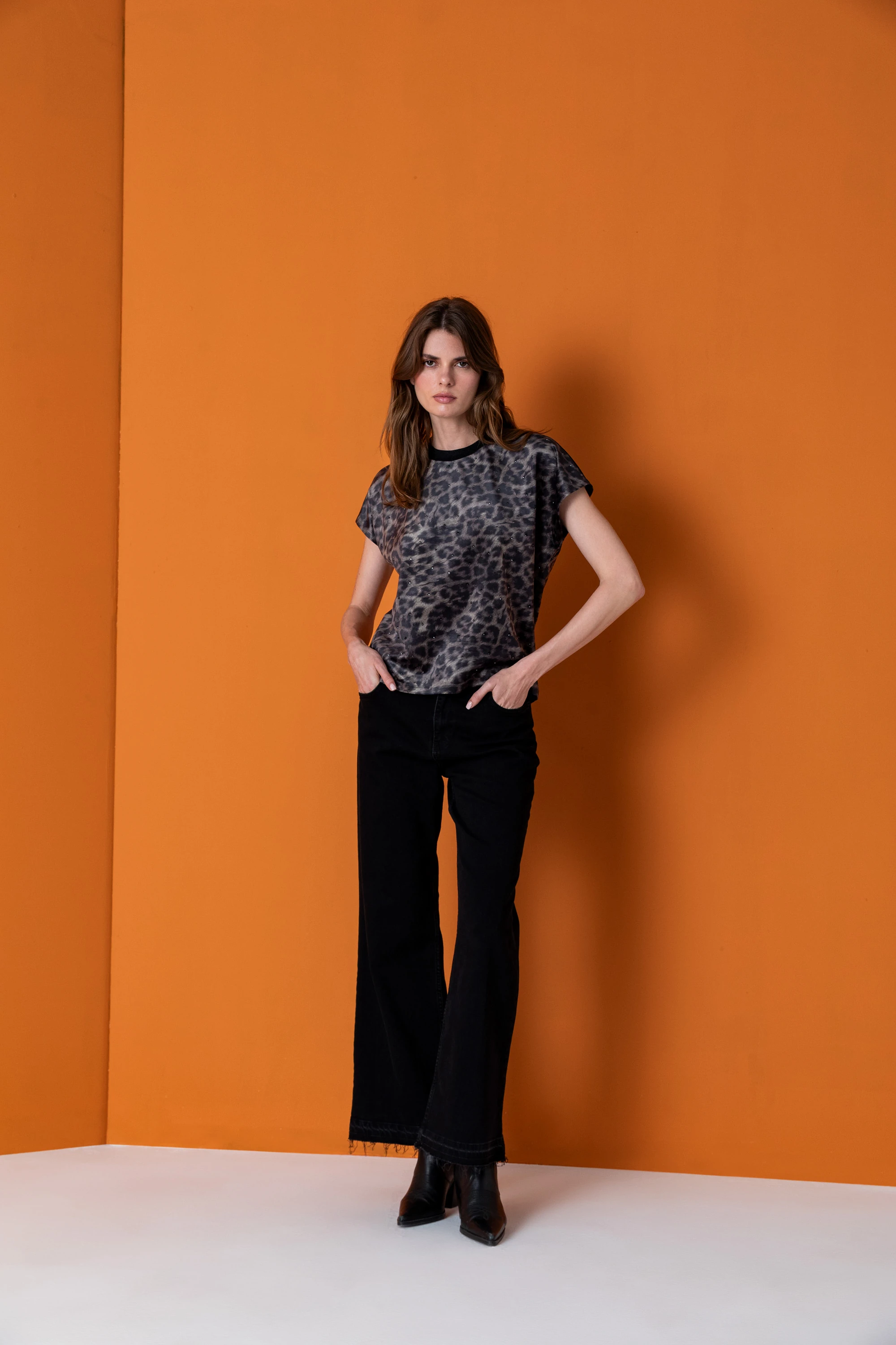 26KB011 LEOPAR BASKILI KADİFE BLUZ