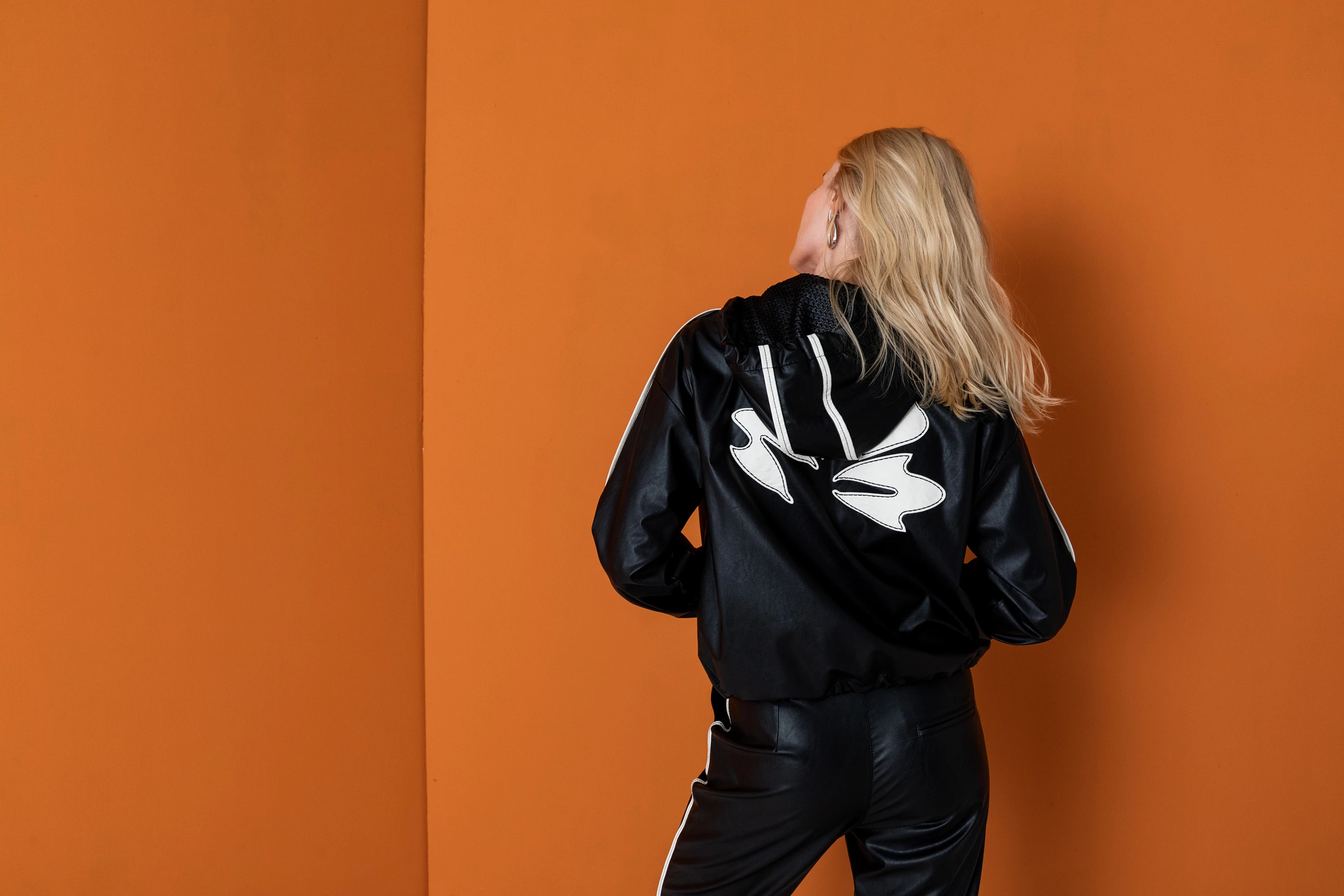 26KS014 NAKIŞLI DERİ SWEAT 