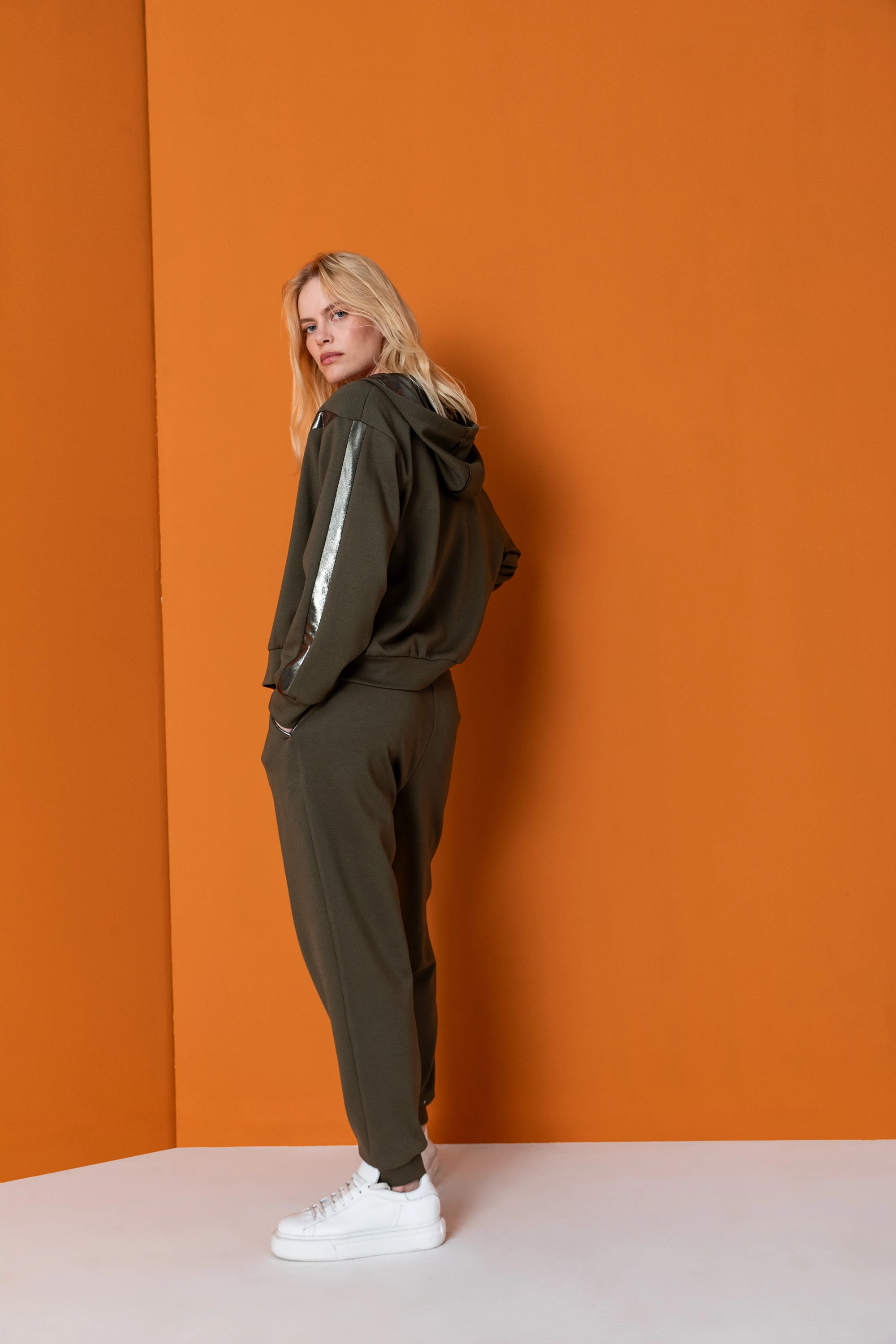 26KM005 KAPÜŞONLU MONT