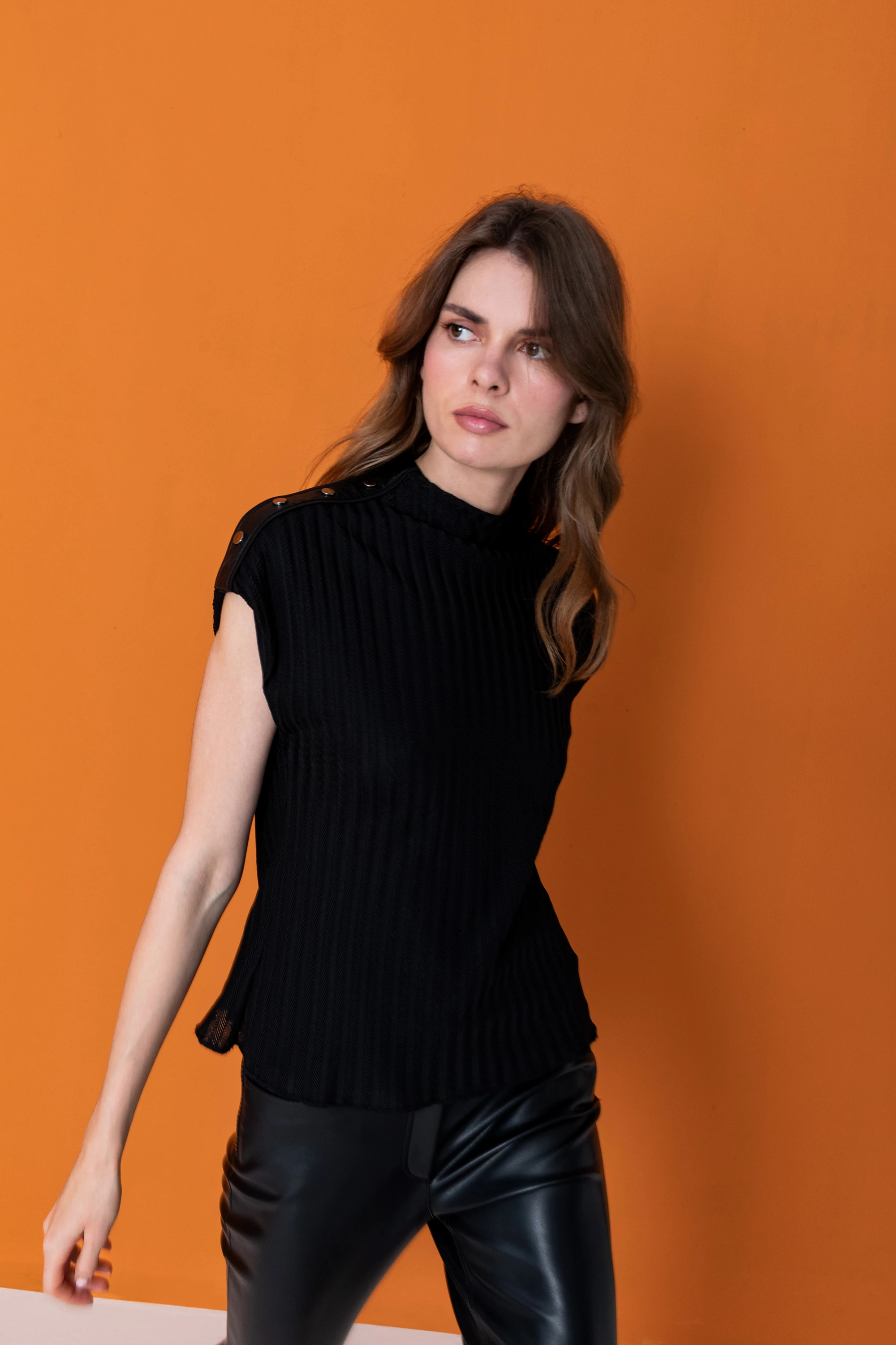 26KB041 DERİ GARNİLİ BLUZ