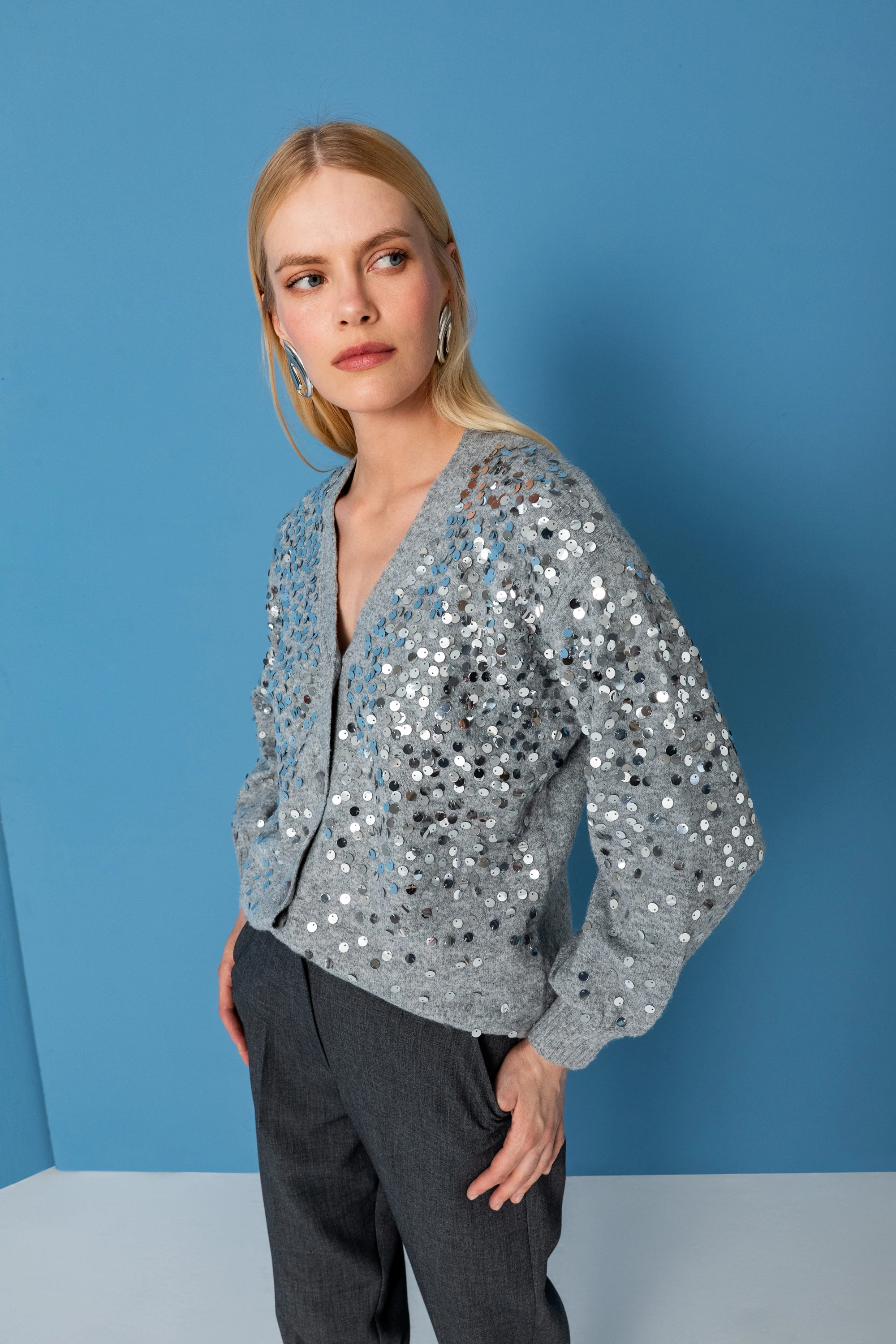 26KR030 PULLU TRİKO HIRKA