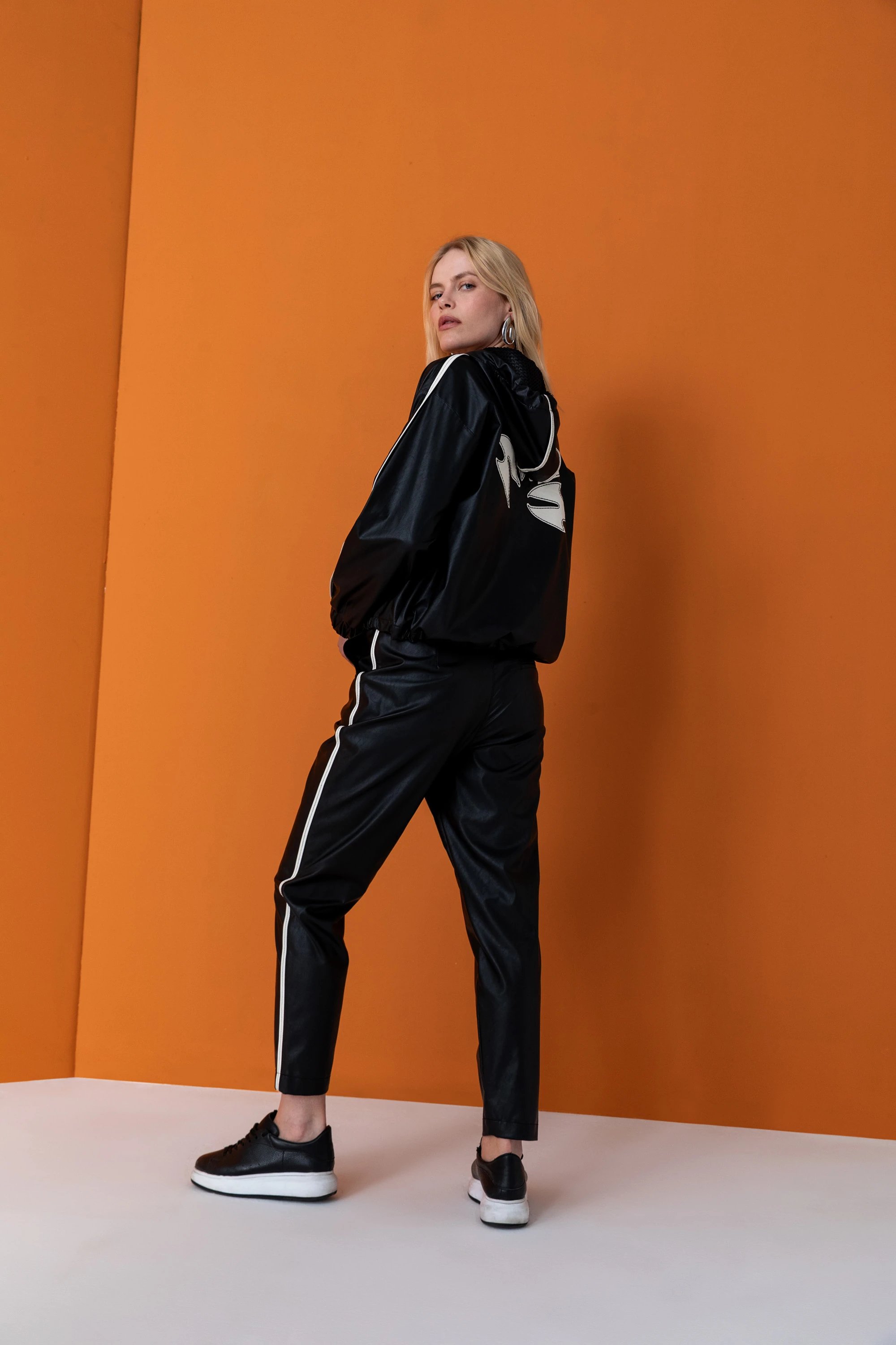 26KS014 NAKIŞLI DERİ SWEAT 