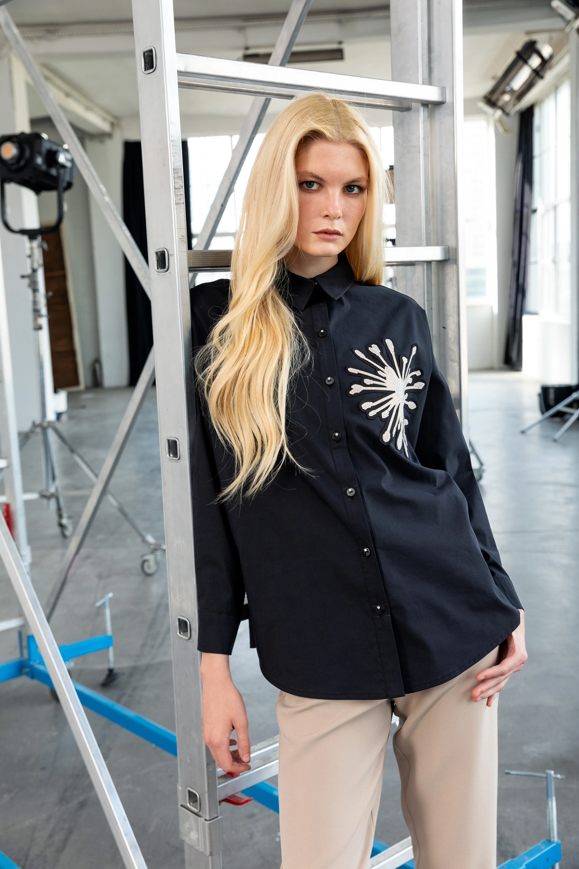 25KG001 TAŞ BASKILI GÖMLEK