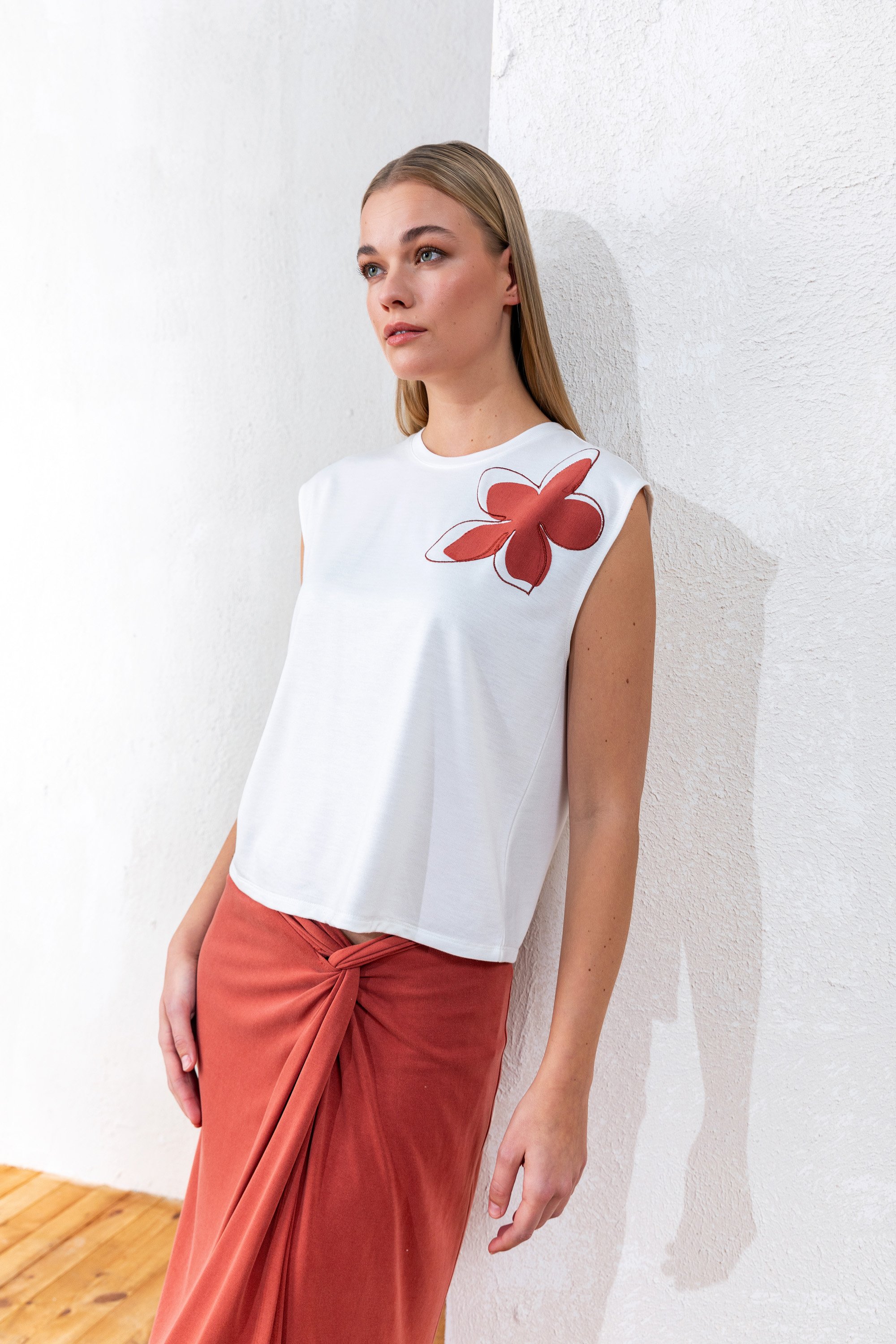 25YT070 APLİKELİ TSHIRT