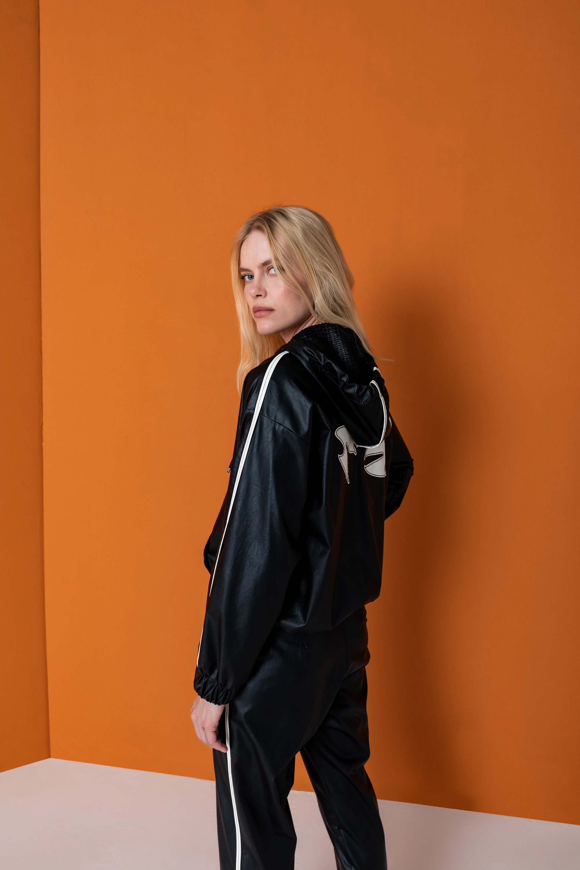 26KS014 NAKIŞLI DERİ SWEAT 