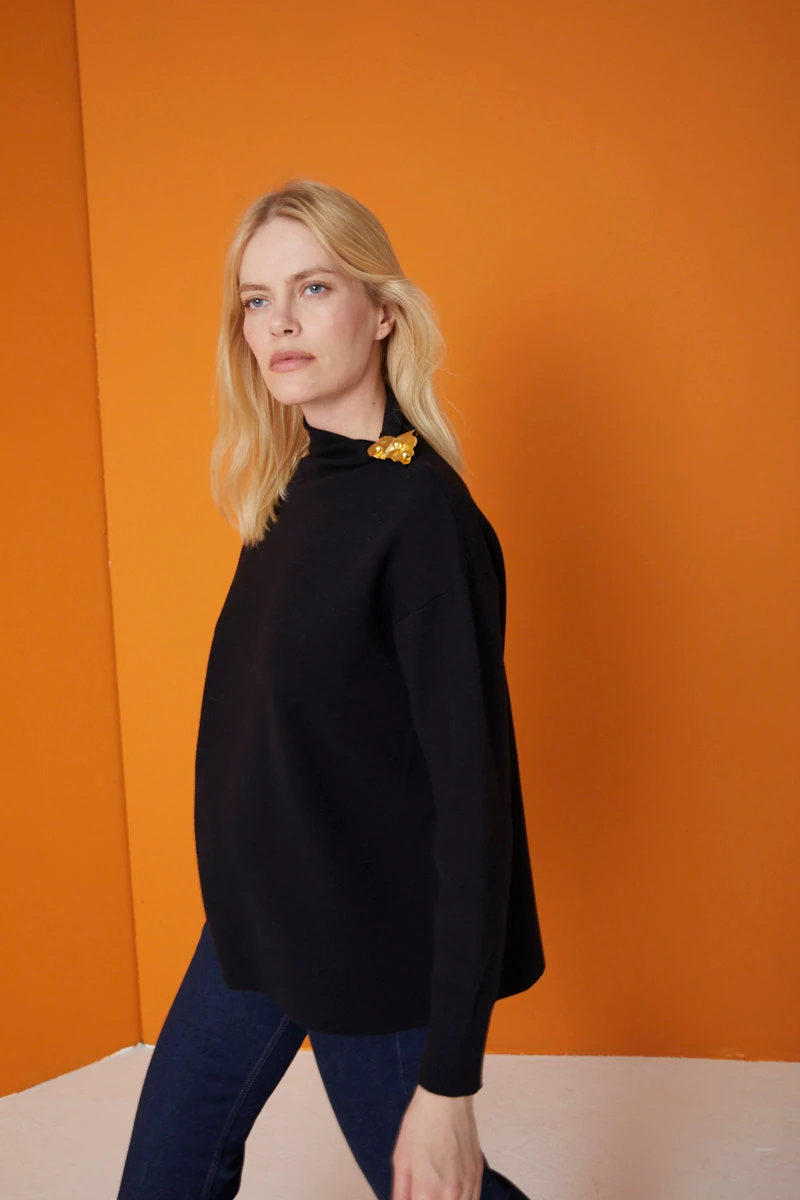 26KR014 BROŞ DETAYLI TRİKO