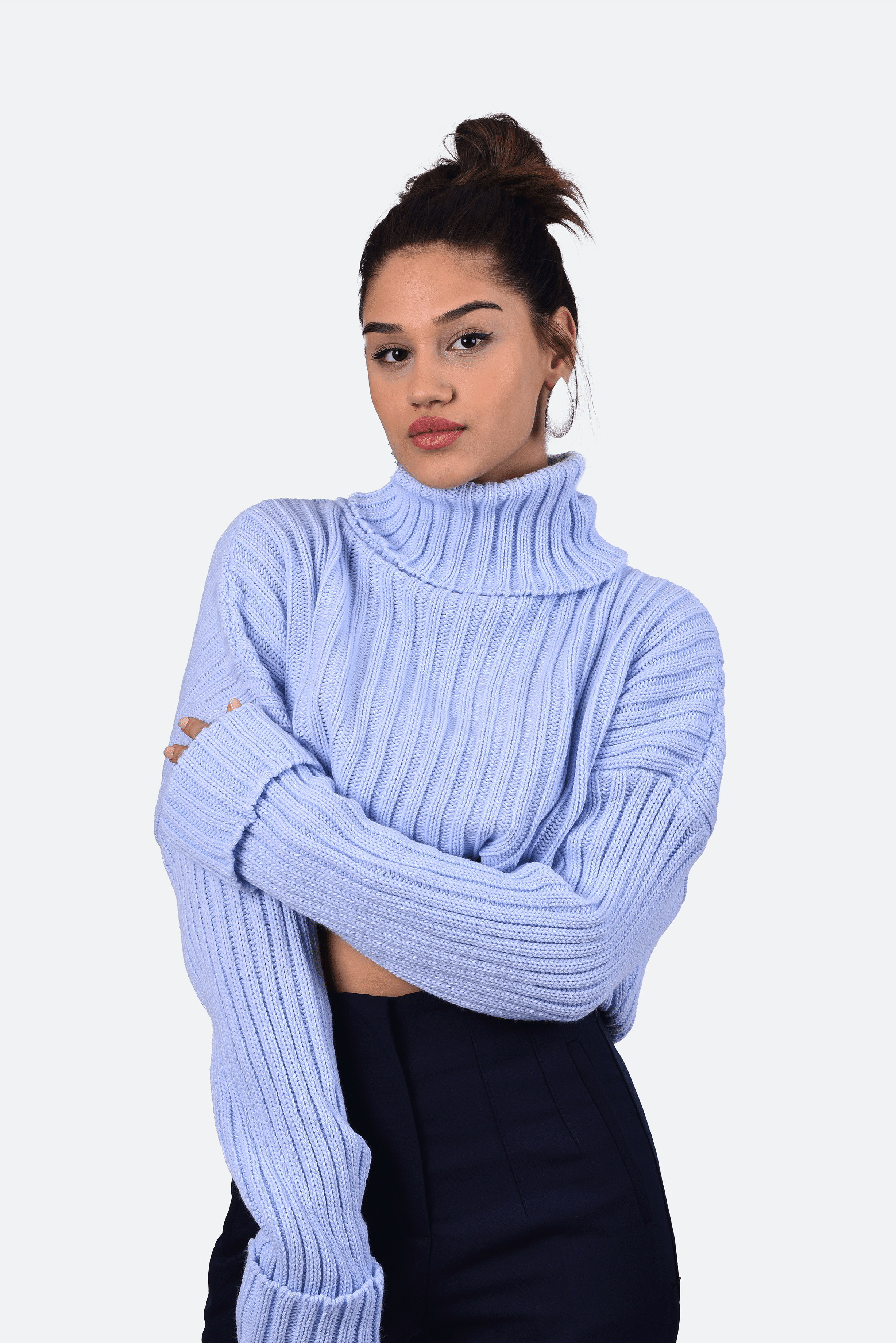 CROP-STRICKPULLOVER MIT HOHEM KRAGEN - BABYBLAU