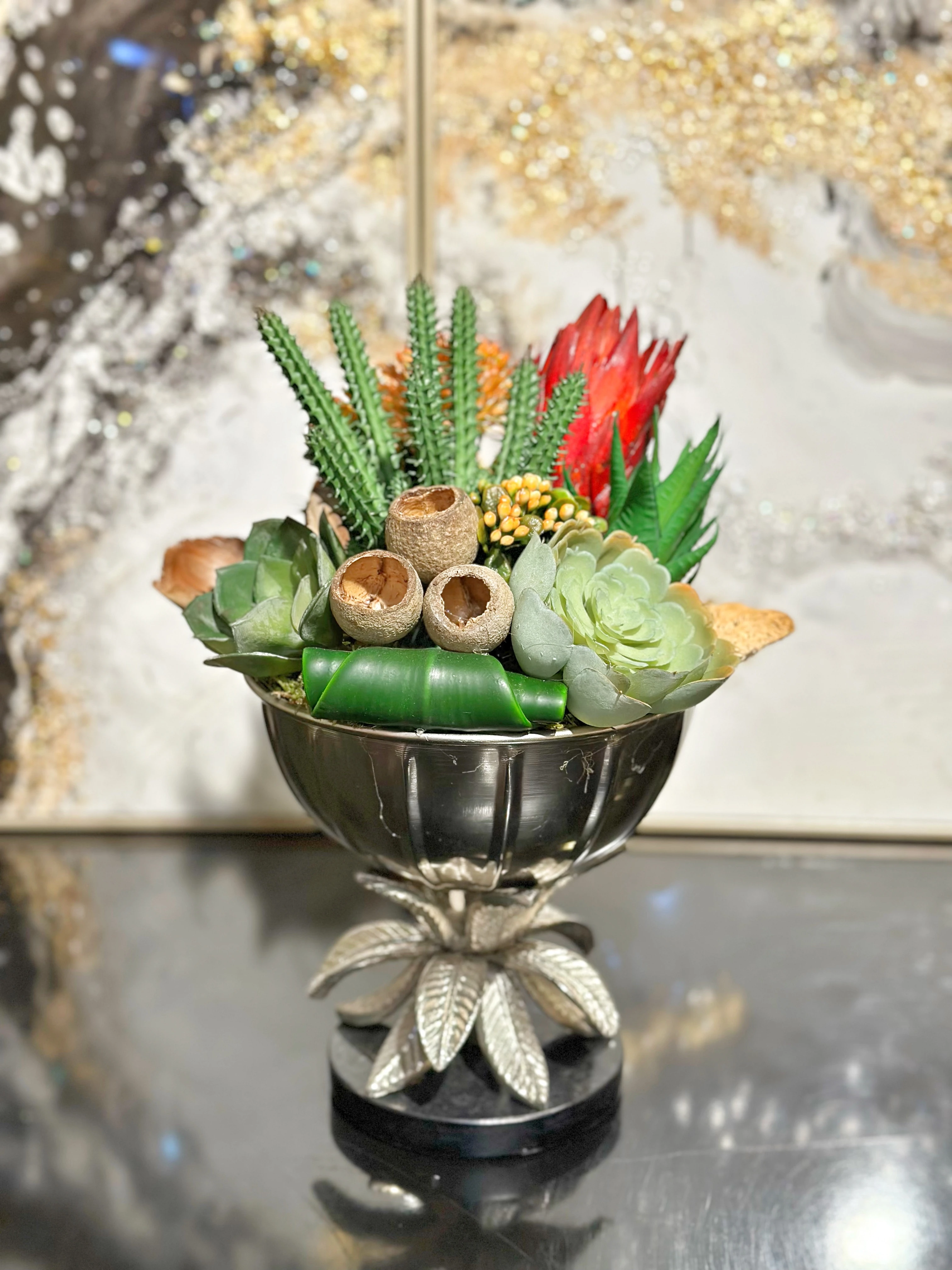 Yaprak Vazolu Sukulent Aranjmanı - Gümüş