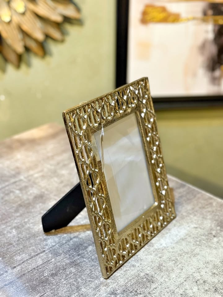 Oyma Desenli Gold Çerçeve