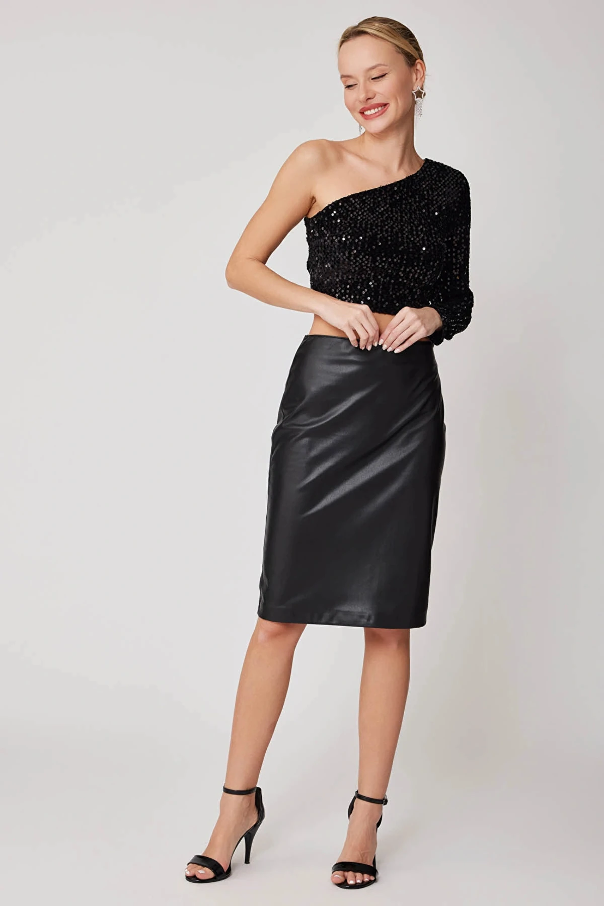 Kadın Siyah Arkası Yırtmaçlı Şardonlu Deri Kalem Etek